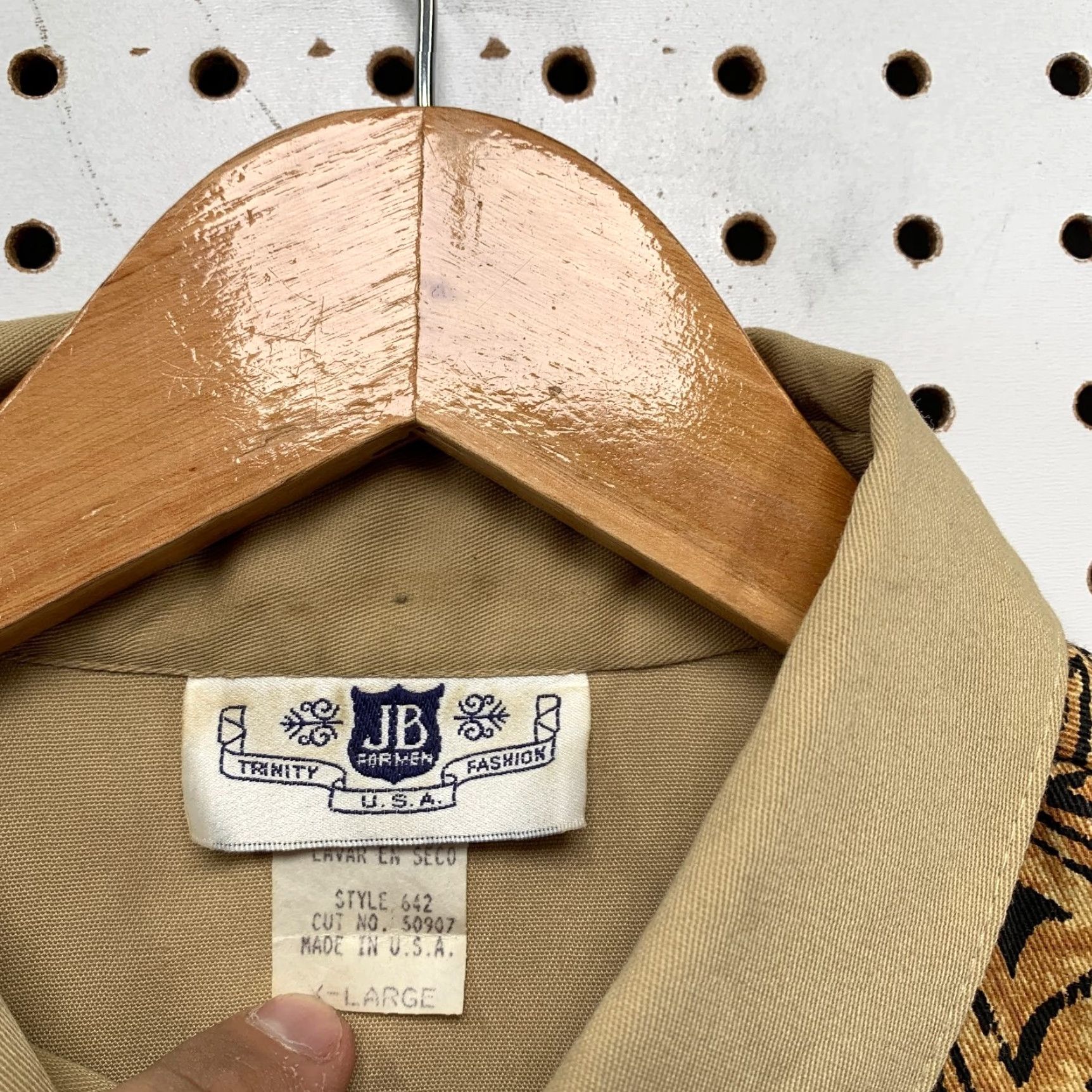 Vintage VINTAGE JB Trinity Western Snap Shirt Mens XL Beige Fringe Up Cowboy Made USA Shirt Mens XL Beige Fringe Western Cowboy 1960s 1970s Mens Size US XL / EU 56 / 4 - 3 Thumbnail