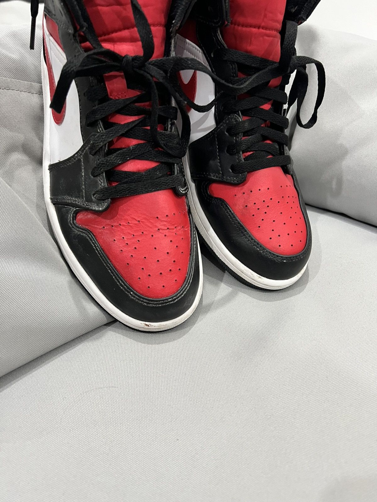 Jordan Brand × Nike 🩸RARE🩸Nike Air Jordan Mid White Black Red Shoes Size US 11 / EU 44 - 7 Thumbnail