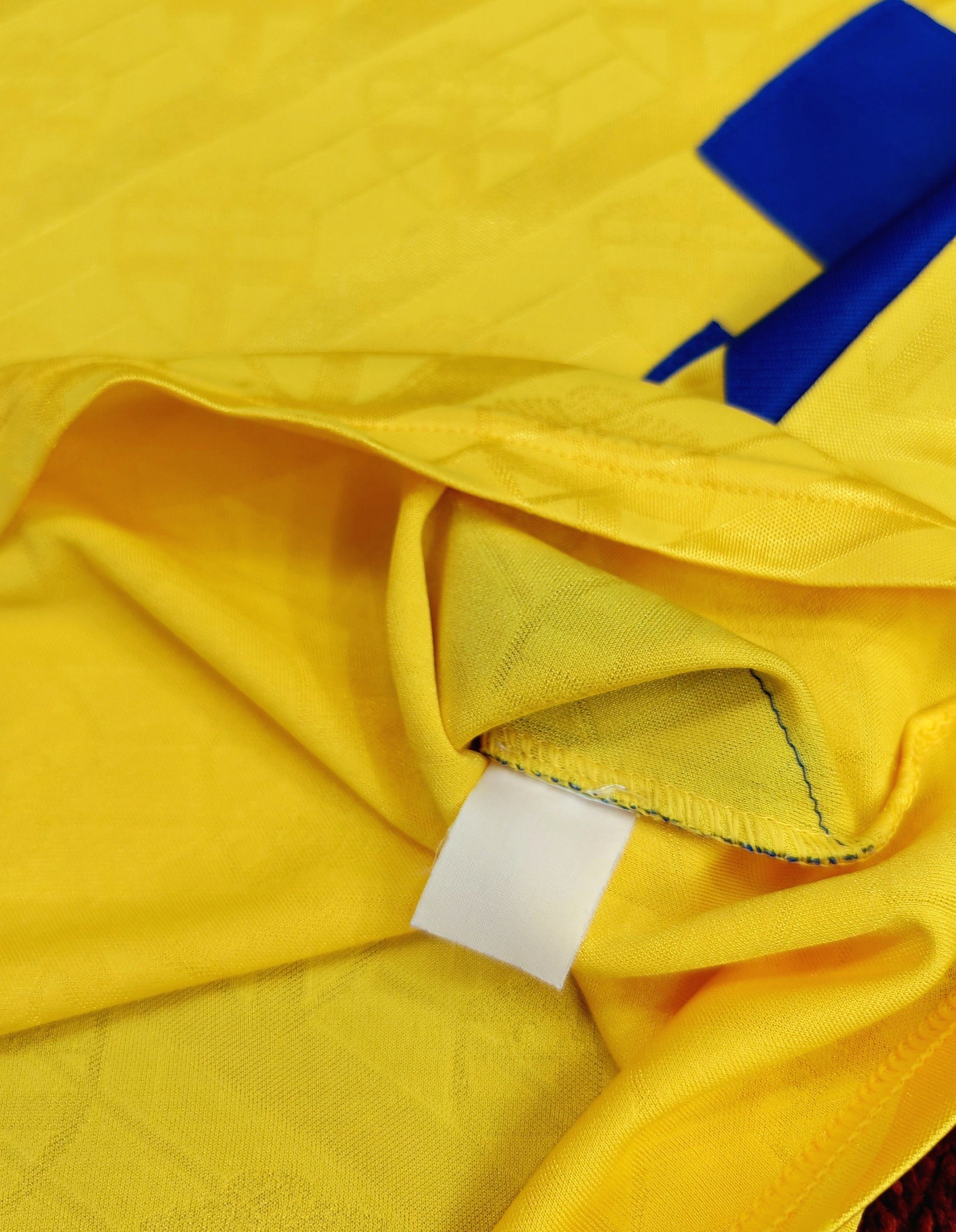 Adidas × Vintage SWEDEN HOME JERSEY FOOTBALL SHIRT 1994 Size US M / EU 48-50 / 2 - 8 Thumbnail