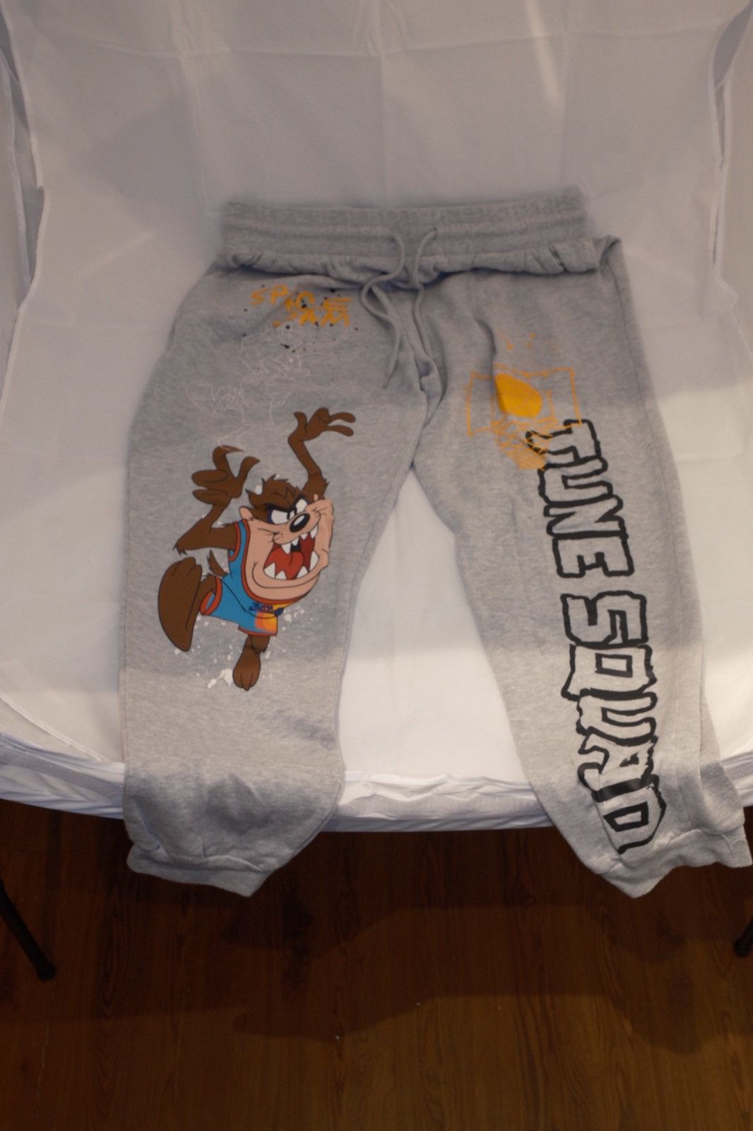 Other Tune squad Taz & Rabbit joggers Men's Medium Size US 30 / EU 46 - 1 Thumbnail