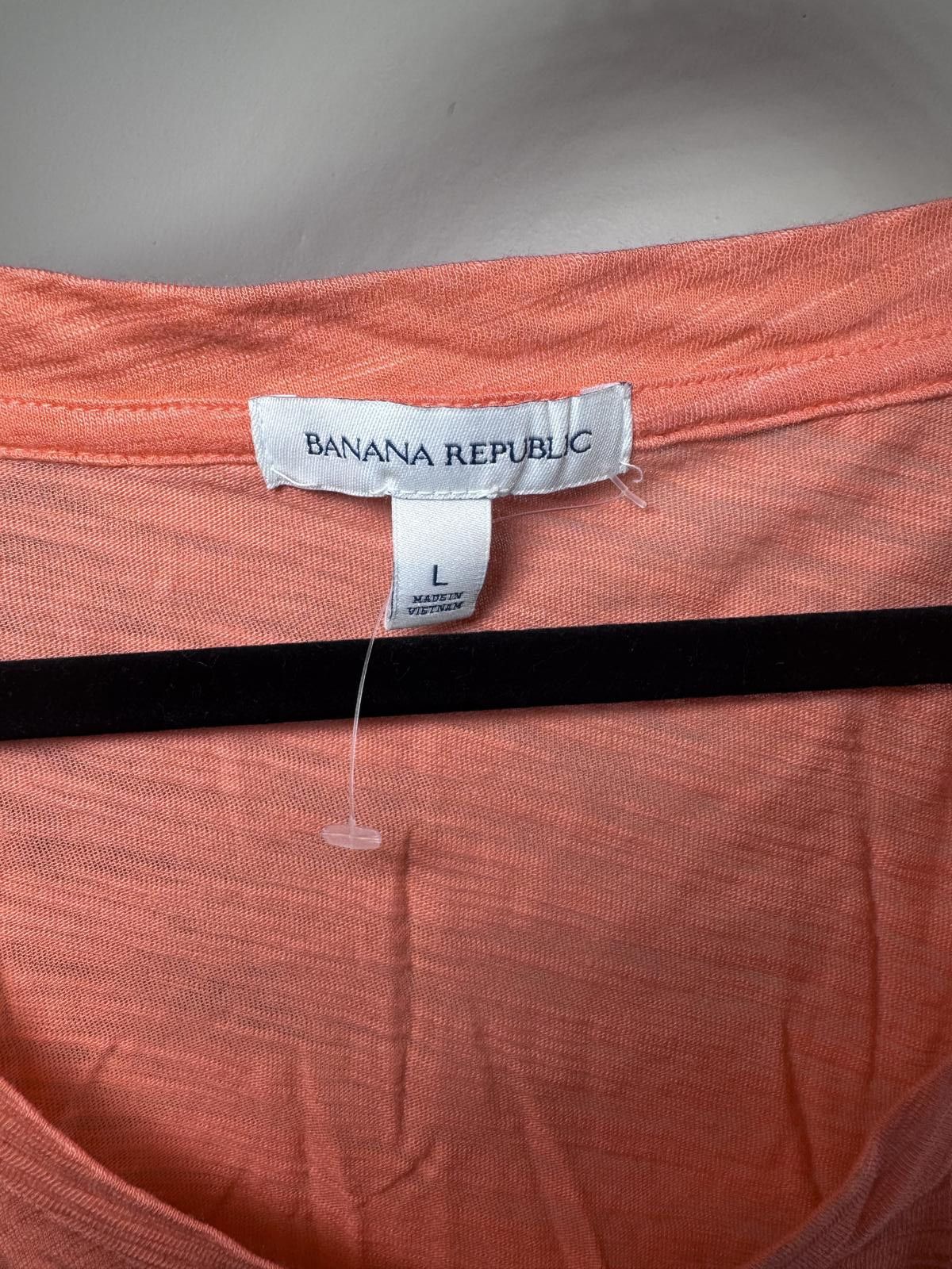 Banana Republic Banana Republic Bright Coral T-Shirt - Size L Size L / US 10 / IT 46 - 2 Thumbnail