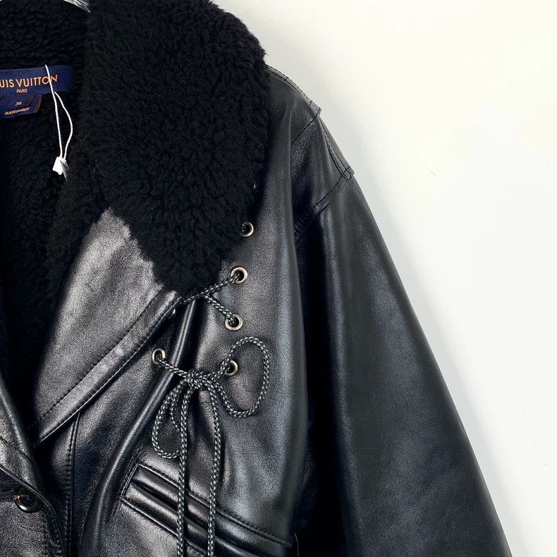 Louis Vuitton Louis Vuitton Black Fur Collar Cow Leather Waist Jacket Size XS / US 0-2 / IT 36-38 - 3 Thumbnail