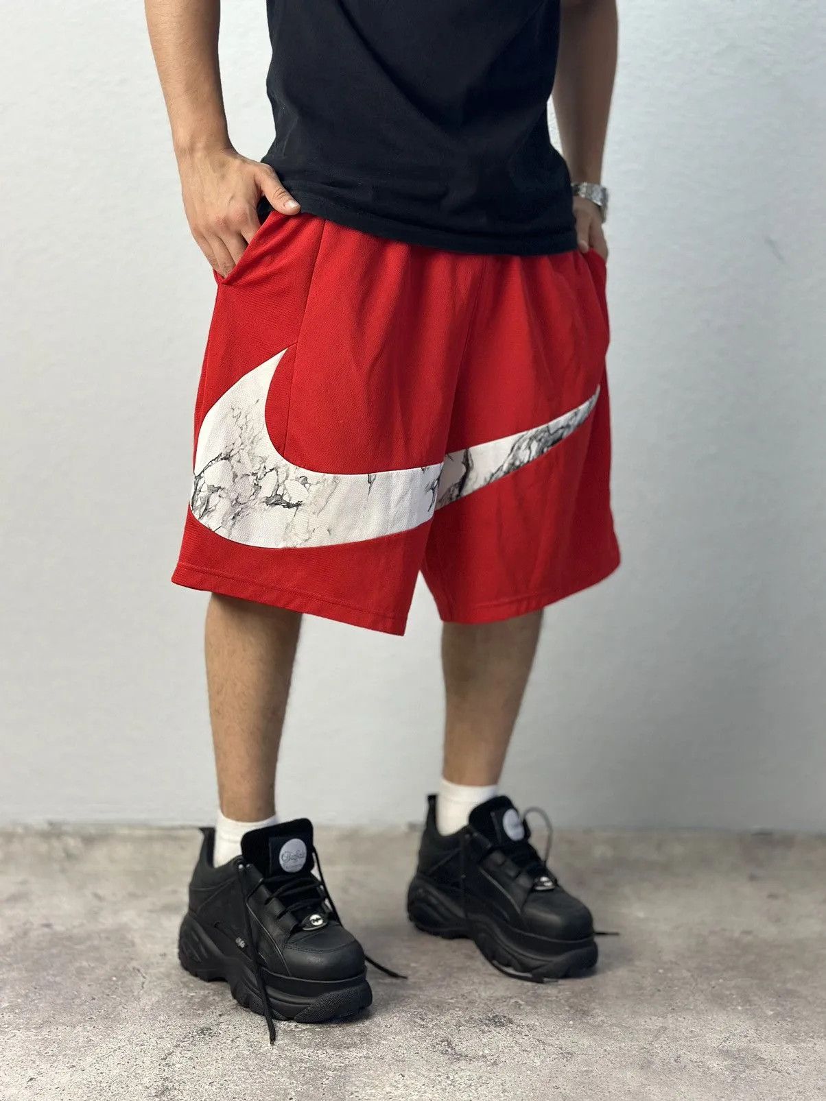 Nike Nike shorts Big Swoosh Streetwear Y2K Vintage JNCO Cargo Size US 36 / EU 52 - 1 Thumbnail