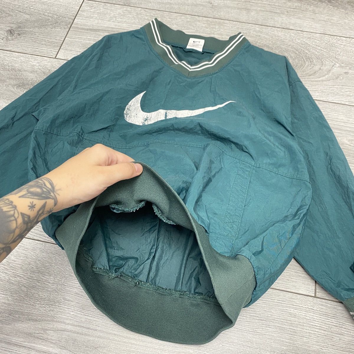 Nike × Vintage Nike Vintage Nylon Sweatshirt 90’s Size S / US 4 / IT 40 - 9 Thumbnail