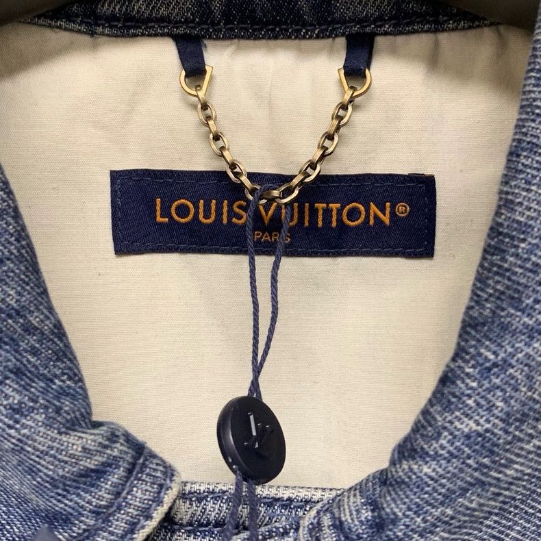 Louis Vuitton Louis Vuitton Washed blue embossed denim short sleeve shir Size US L / EU 52-54 / 3 - 2 Thumbnail