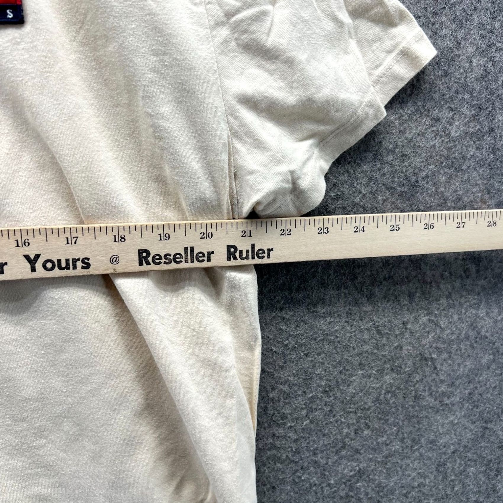 Tommy Hilfiger VINTAGE Tommy Hilfiger Shirt Womens Large Beige Crewneck Tee Cropped Flag Logo Size L / US 10 / IT 46 - 4 Thumbnail