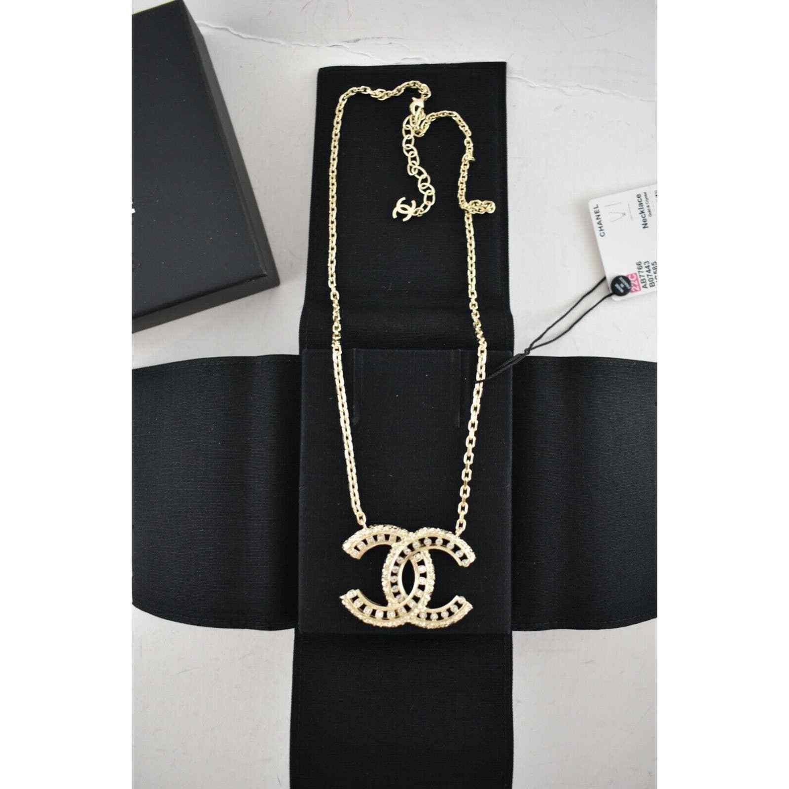 Chanel Chanel 22C Gold Metal Crystal Cuban Pendant Necklace Size ONE SIZE - 6 Thumbnail