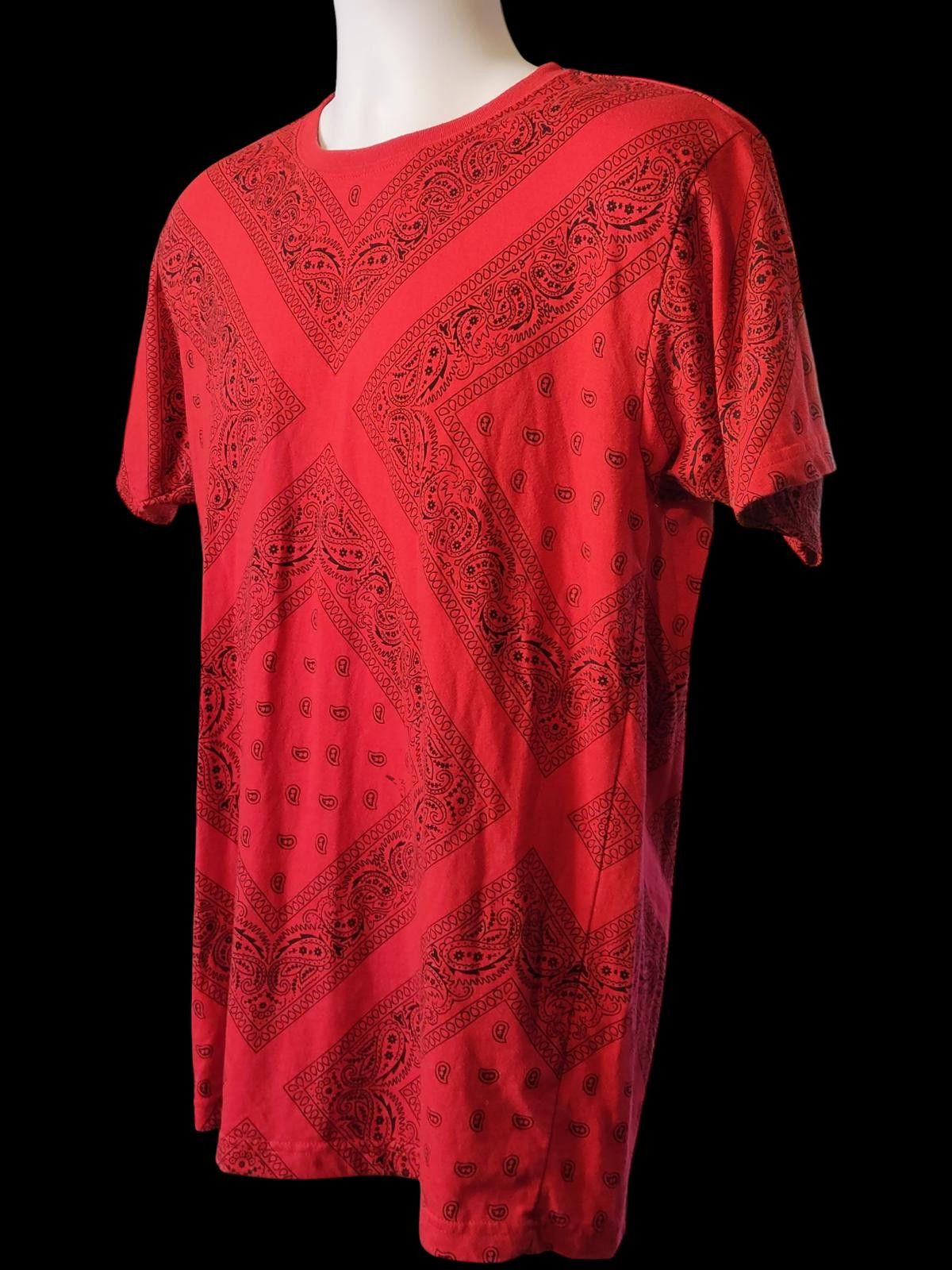 Other VICTORIOUS Men's Red Bandana Print Short Sleeve T-Shirt Size US M / EU 48-50 / 2 - 5 Thumbnail