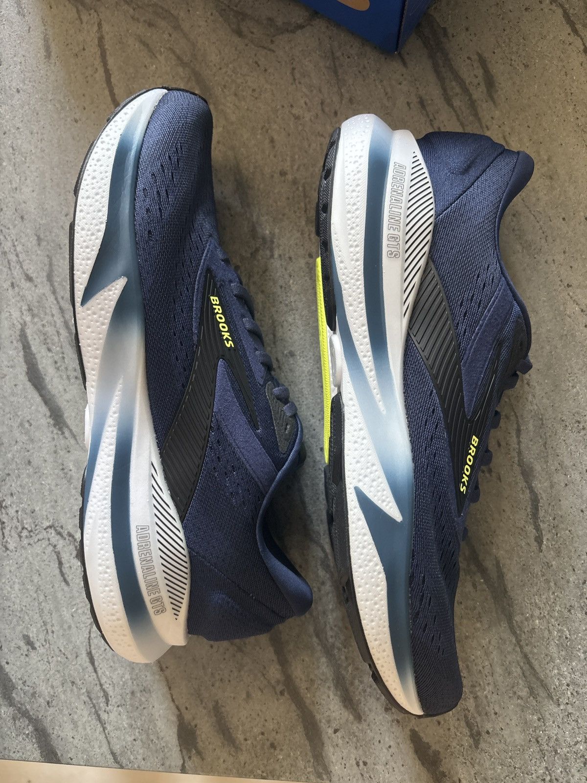 Brooks Adrenaline GTS 24 for sale Size US 10 / EU 43 - 3 Thumbnail