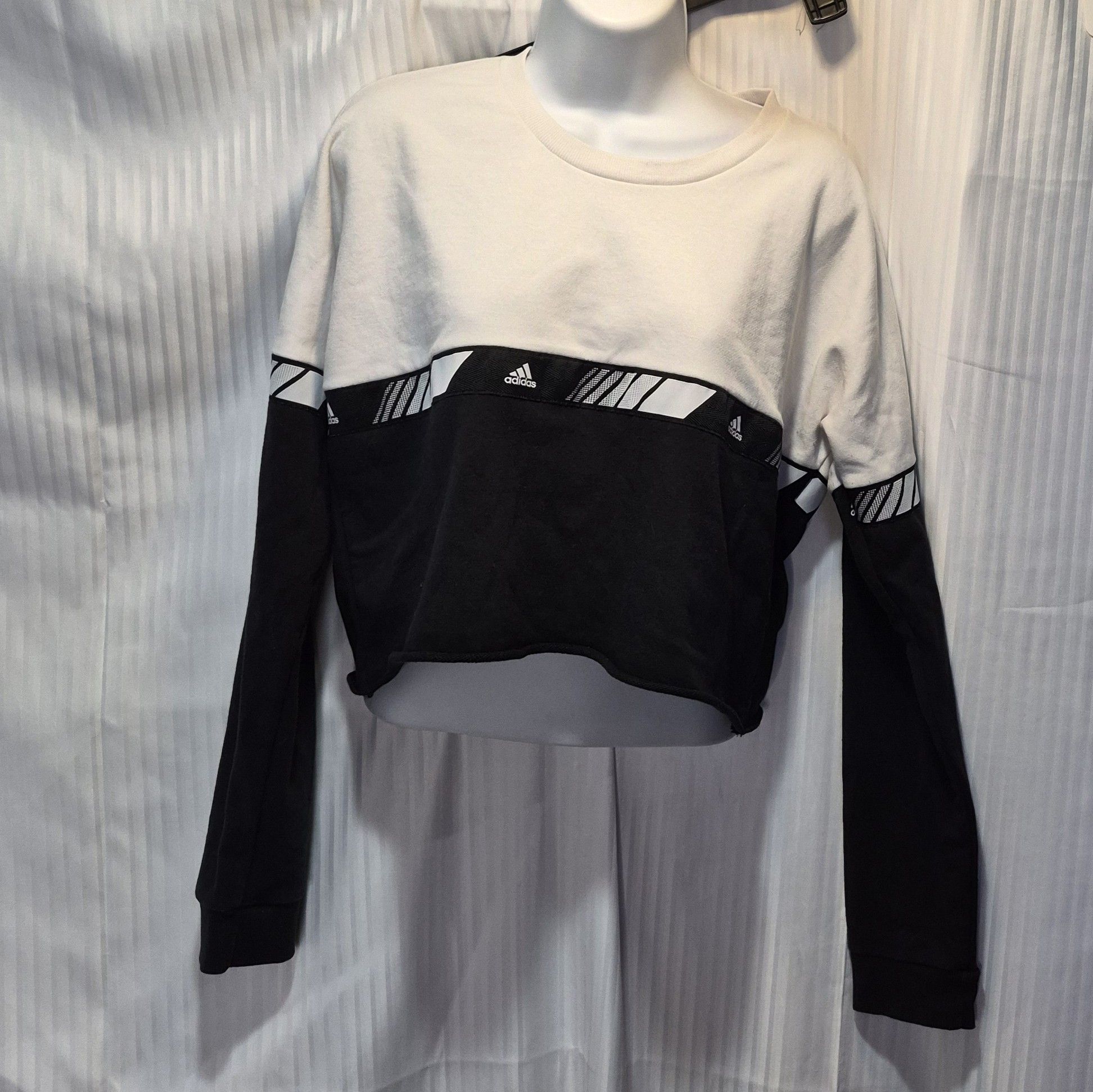 Adidas adidas XS Two-Tone Cropped Sweatshirt - Black & White Size XS / US 0-2 / IT 36-38 - 1 Thumbnail
