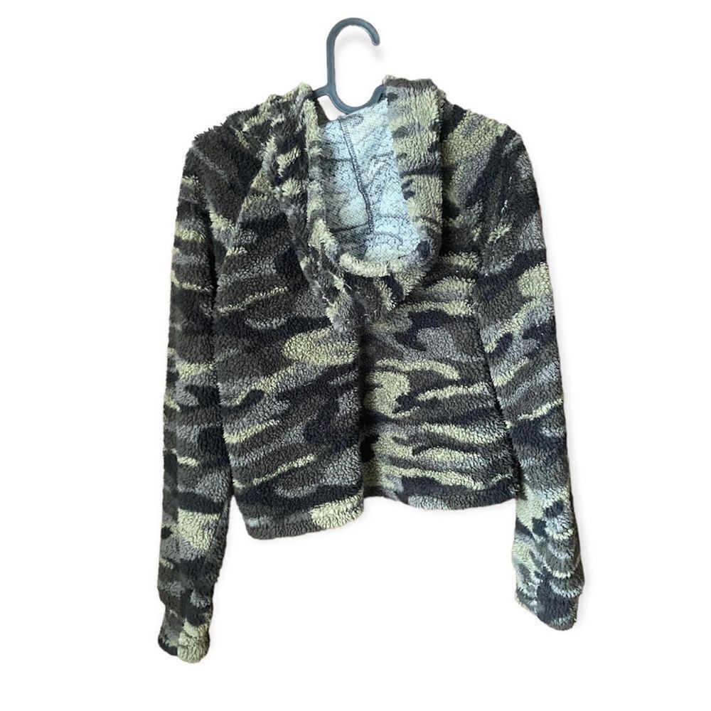 Other Hippie Love Women’s Cropped Camo Hoodie Size M Fuzzy Sherpa Size M / US 6-8 / IT 42-44 - 2 Thumbnail