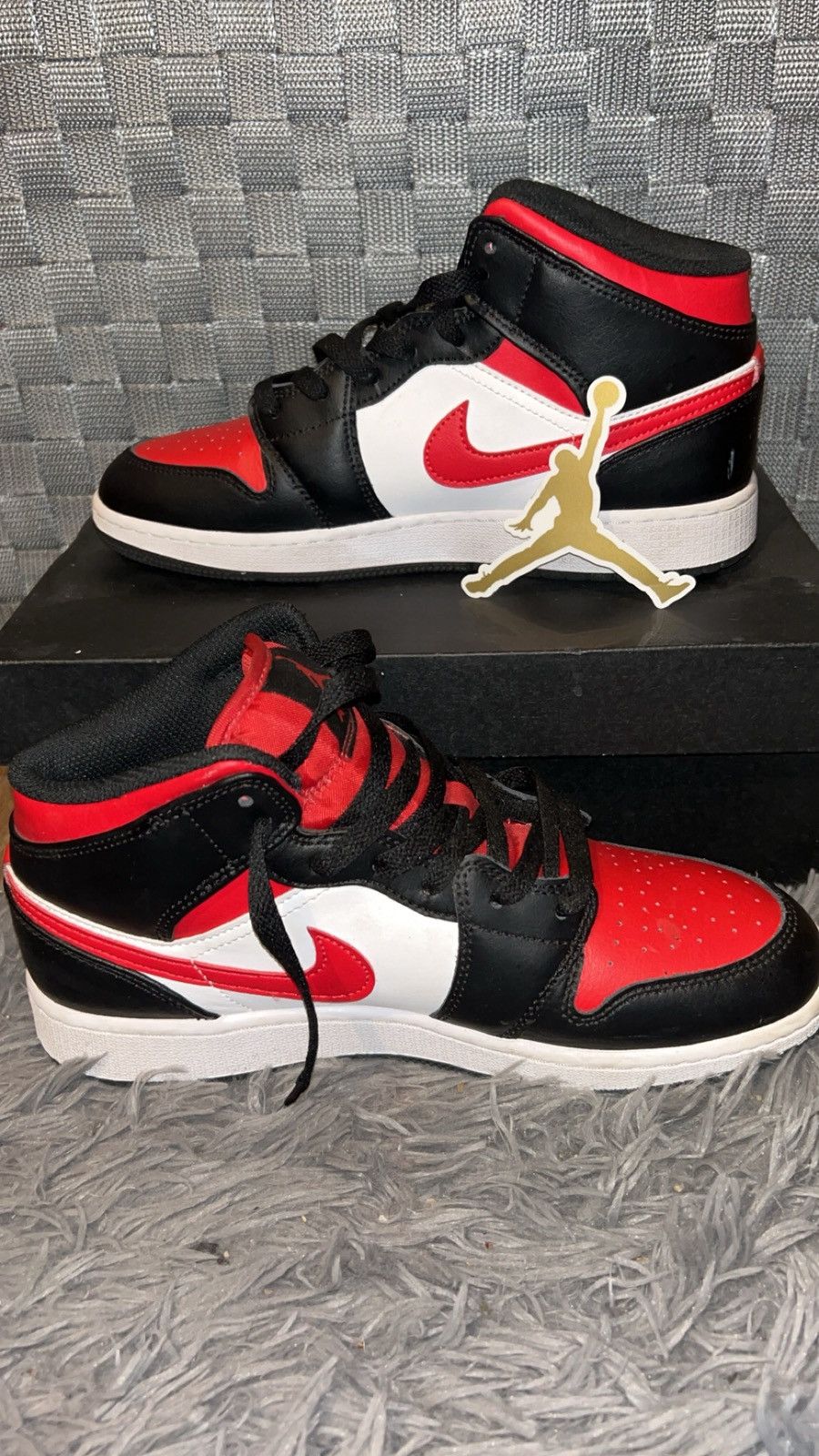Jordan Brand × Nike Air Jordan 1 Mid GS 'Black Fire Red Size US 7 / EU 40 - 1 Thumbnail