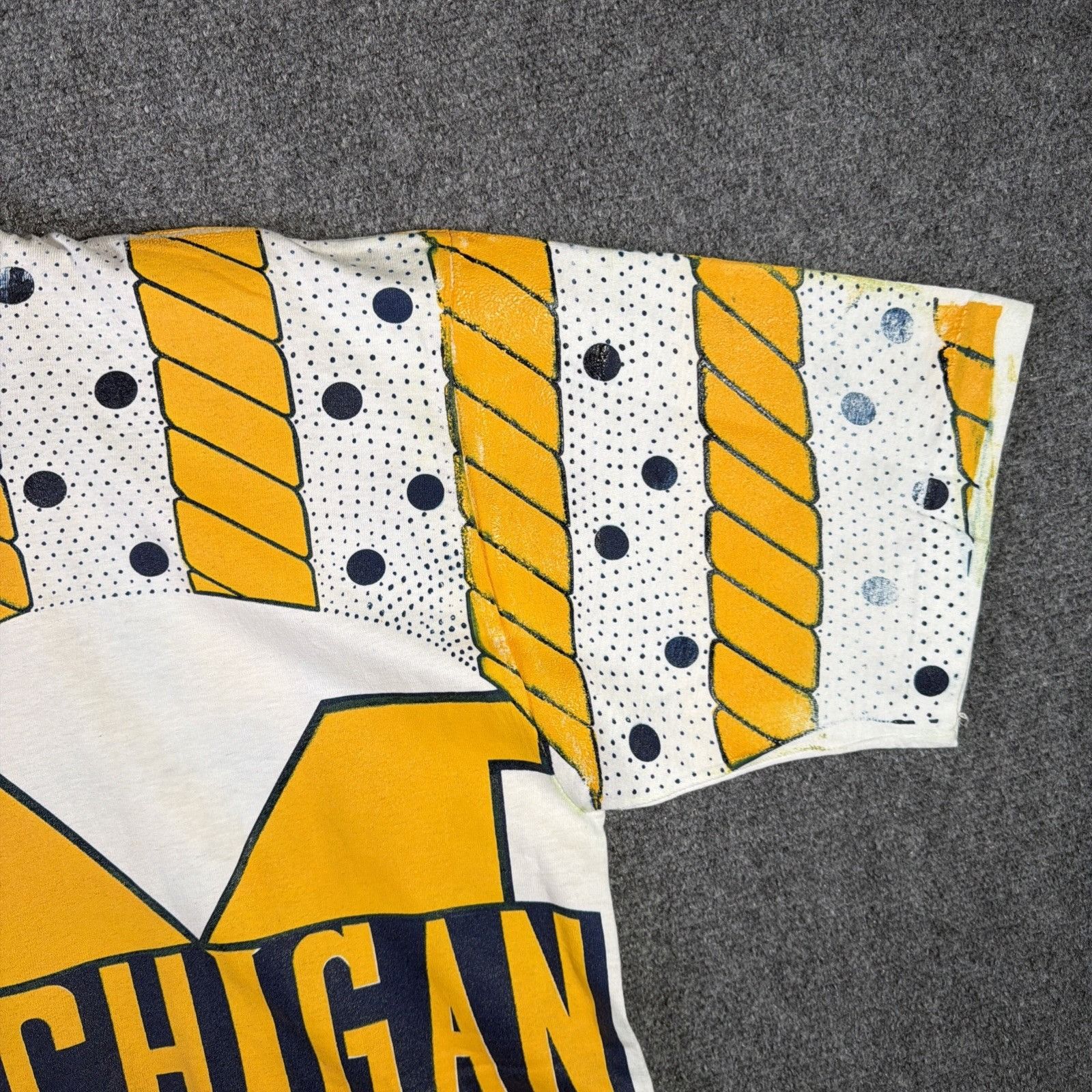 NCAA Vintage Michigan Wolverines Shirt Mens XL White 90s NCAA AOP Size US XL / EU 56 / 4 - 6 Thumbnail