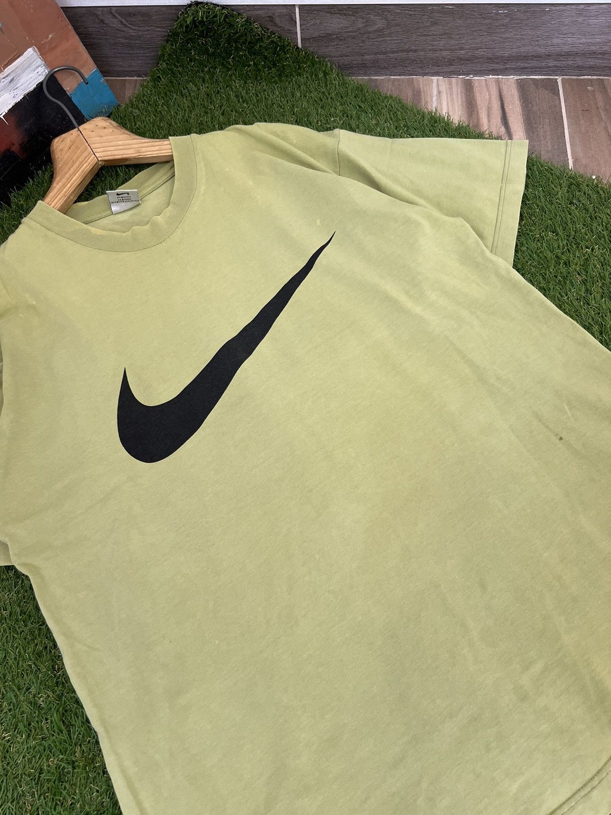 Vintage Vintage 90s Nike Basketball Big Logo T Shirt Size US L / EU 52-54 / 3 - 5 Thumbnail