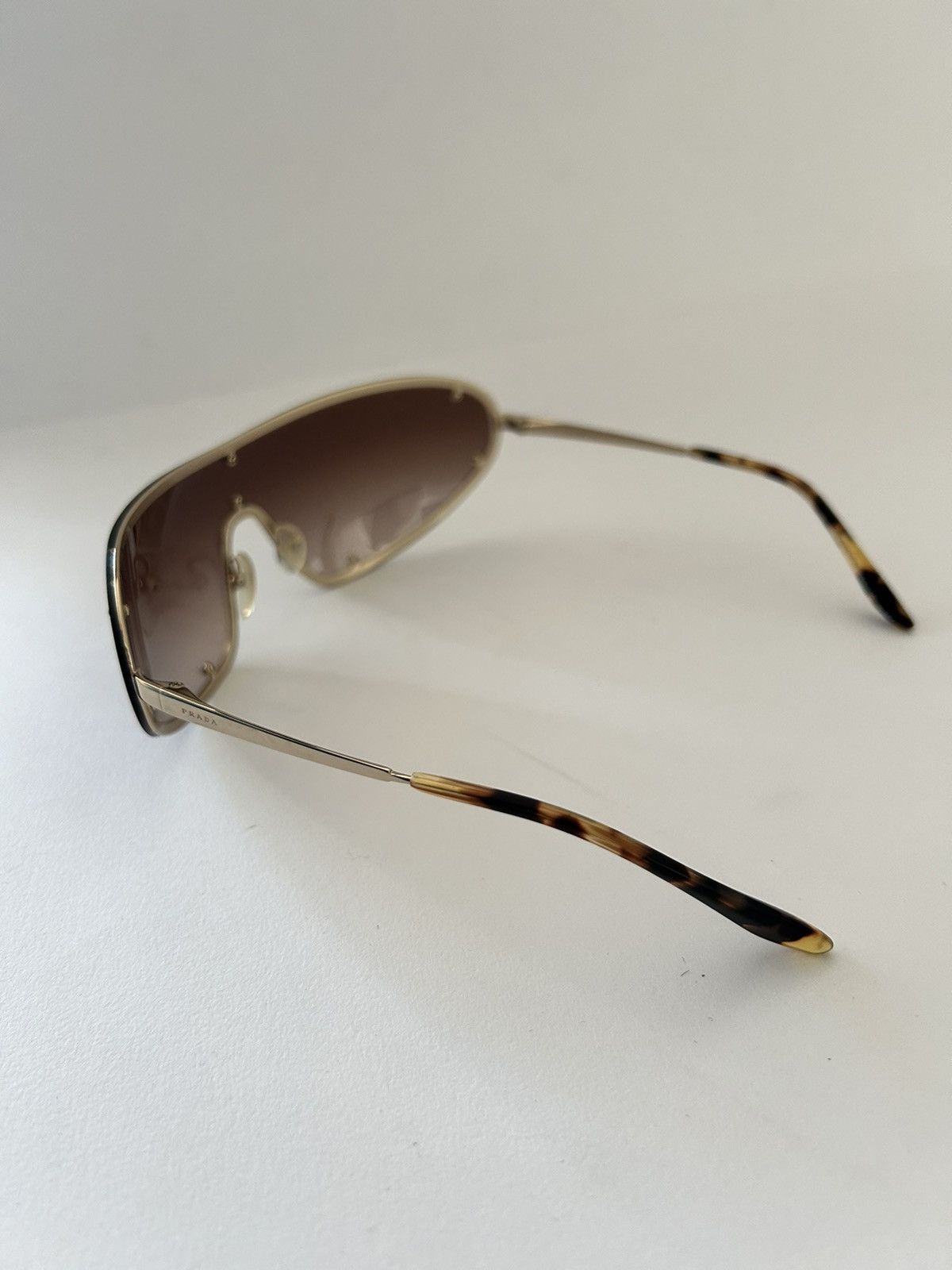 Prada Prada wrap around sunglasses tortoiseshell arms Size ONE SIZE - 3 Thumbnail