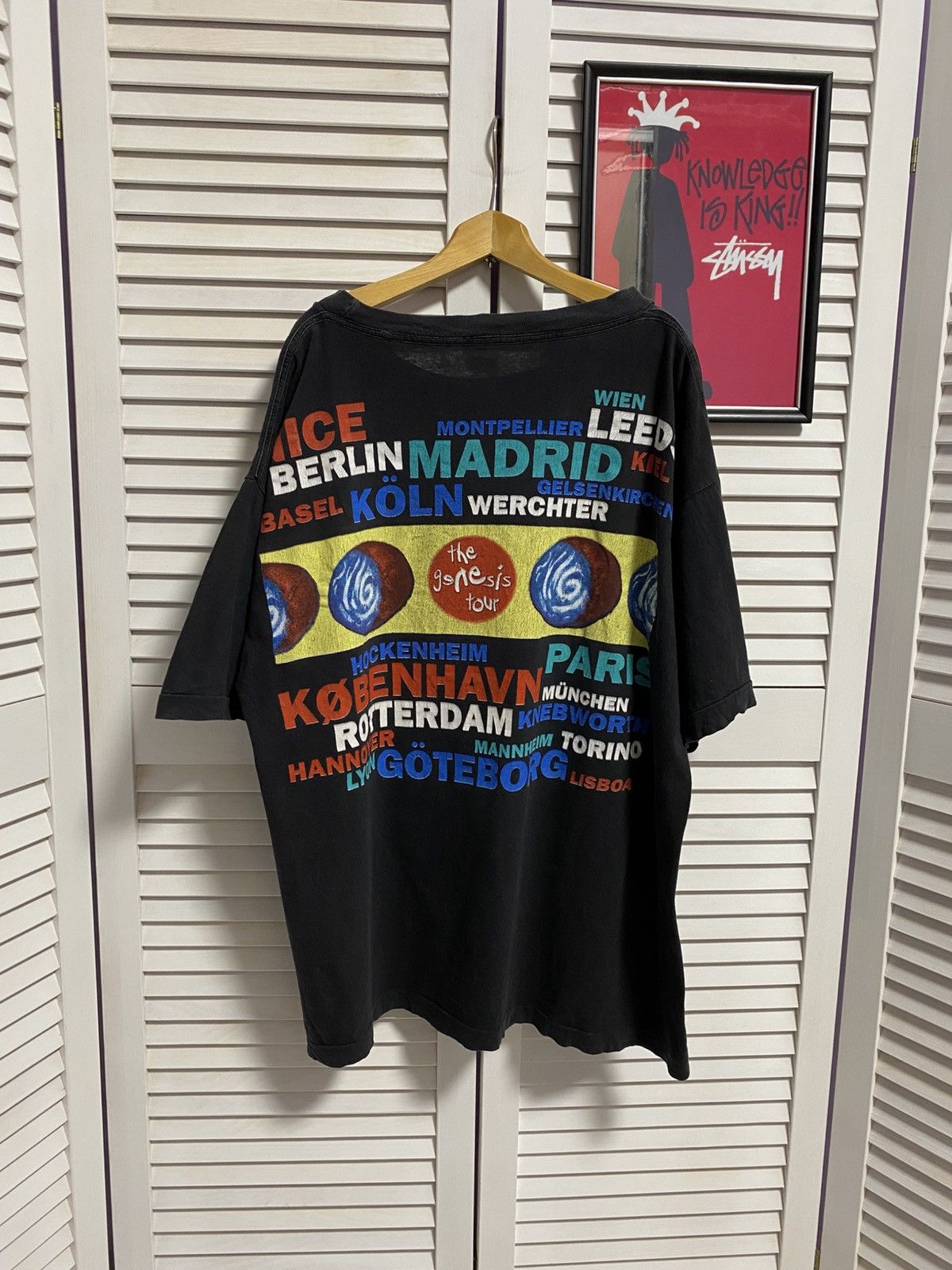 Band Tees Vintage T-Shirt Genesis 1992 Merch Tour World Rock Y2K Tee Size US XL / EU 56 / 4 - 3 Thumbnail