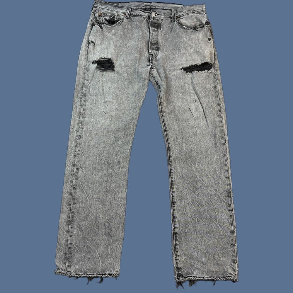 Levi's VINTAGE Levi's 501 Jeans Mens 36x32 Acid Wash Original Fit Distressed Button Fly Size US 36 / EU 52 - 1 Thumbnail