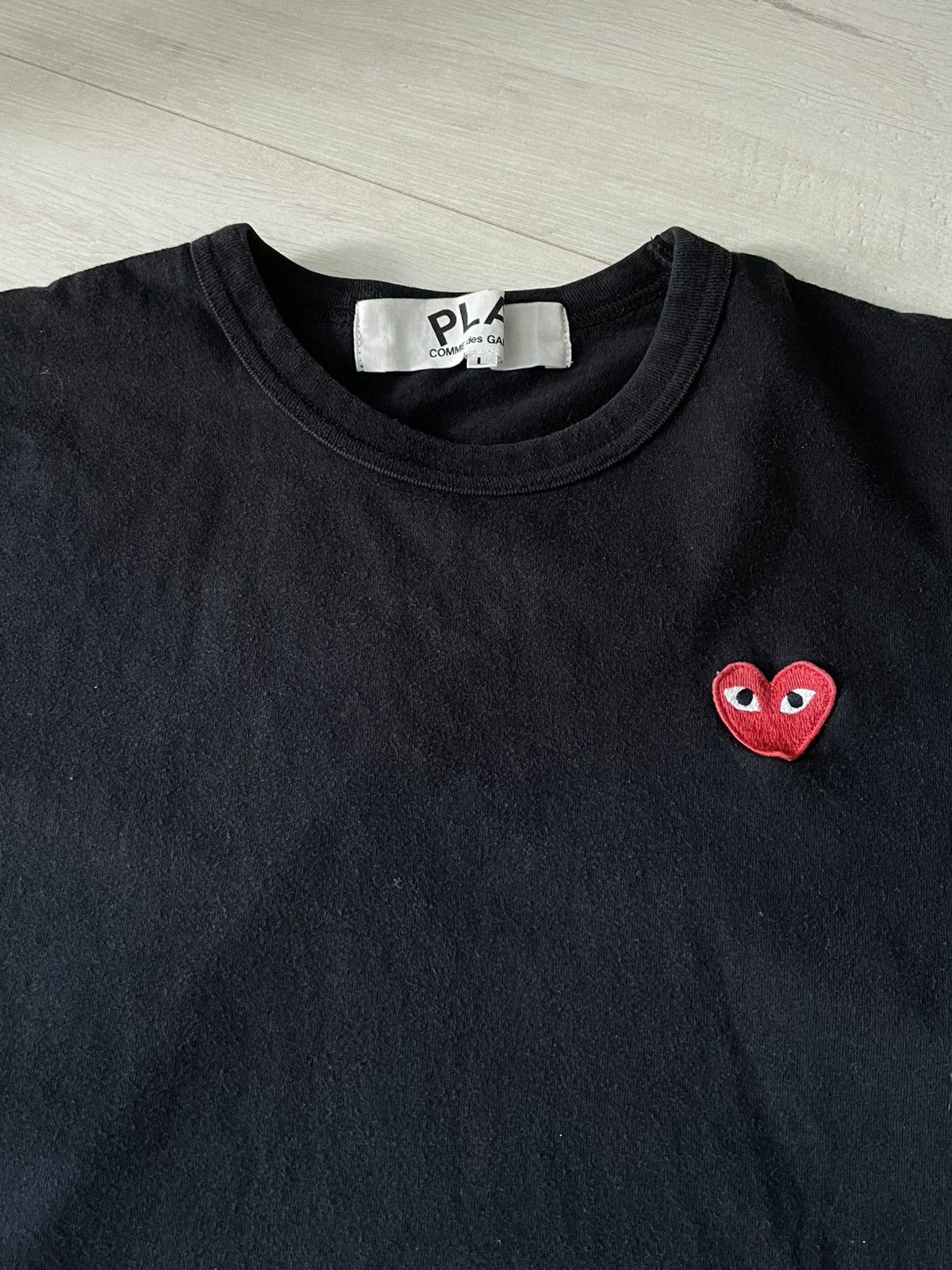 Comme des Garcons PLAY Comme des Garçons PLAY Black T-Shirt Heart Logo RARE Size US L / EU 52-54 / 3 - 3 Thumbnail