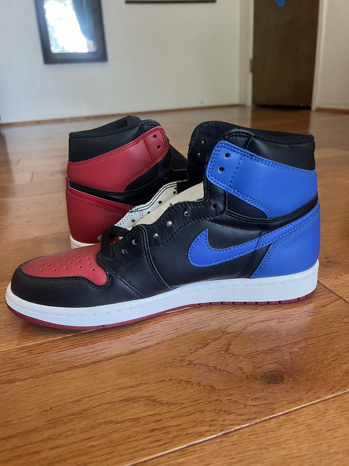 Jordan Brand 2016 Air Jordan 1 Retro High OG 'Top 3' Size US 9.5 / EU 42-43 - 2 Thumbnail