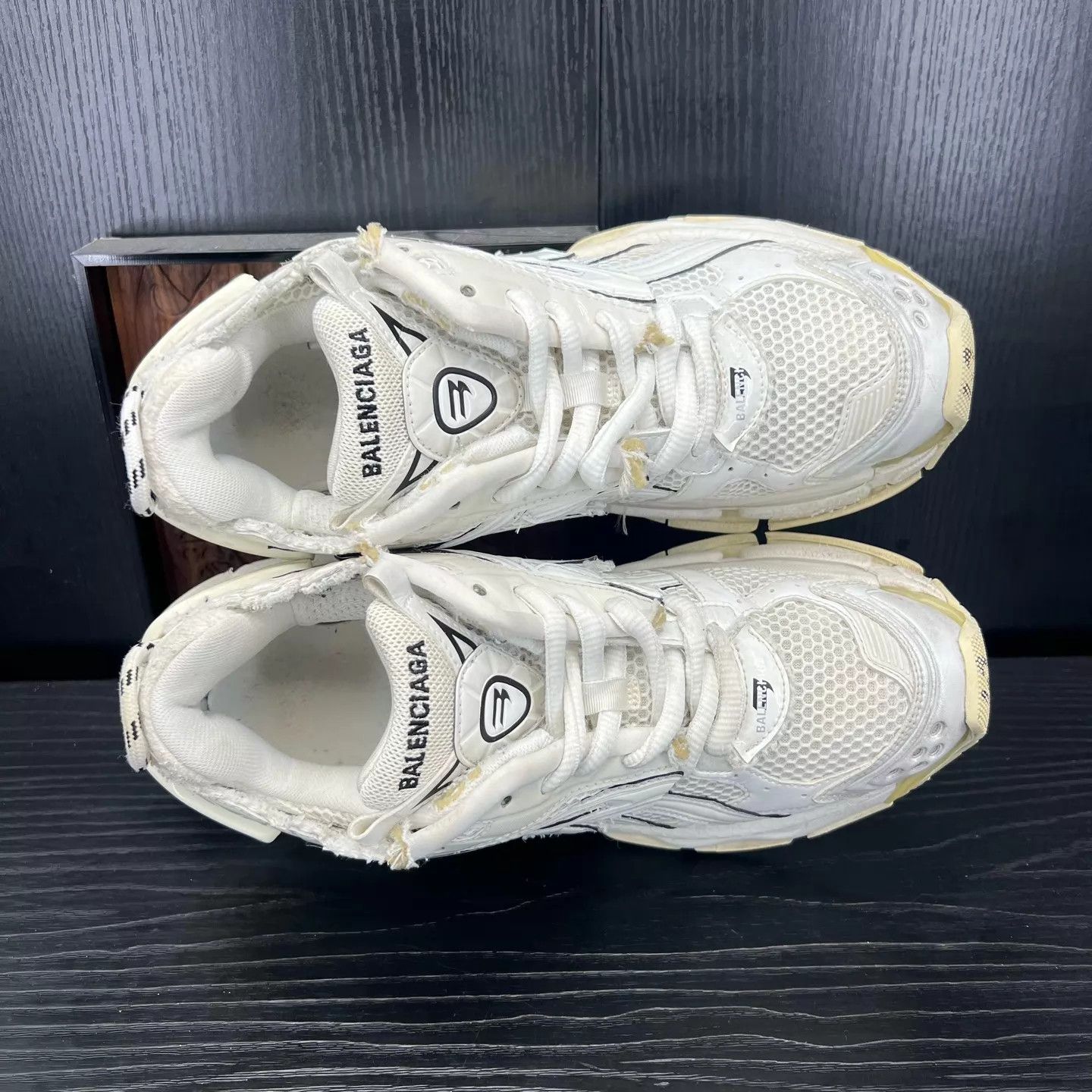 Balenciaga Balenciaga Runner White 42 Side Sponge Wear Size US 9 / EU 42 - 2 Thumbnail