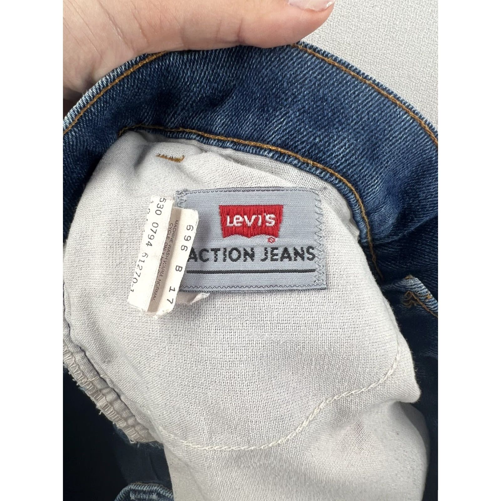 Levi's VINTAGE Levi's Jeans Men 5-Pocket Blue Denim USA Made 35x27 Belt Loops Zipper Denim Pants Jeans Size US 35 - 5 Thumbnail