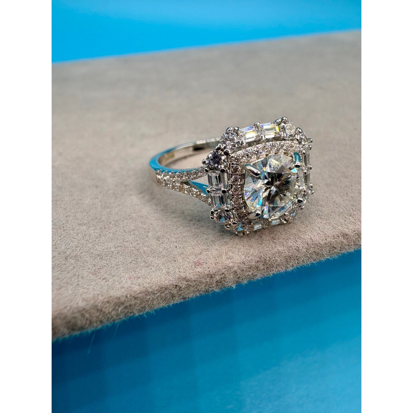 Jewelry Stunning 2CTW Moissanite Ring in AU750 (75% White Gold) Sz 9 Size ONE SIZE - 6 Thumbnail