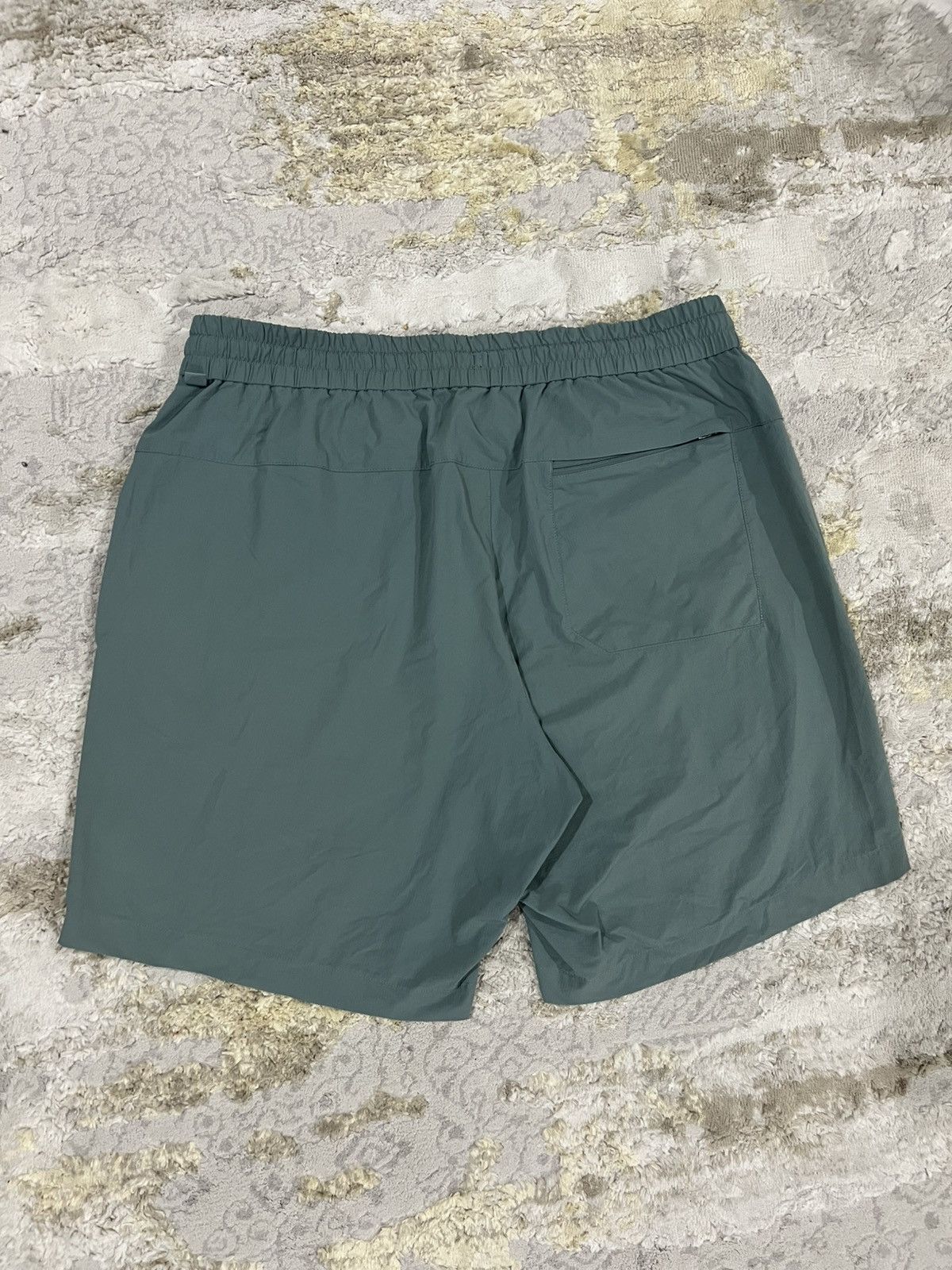 Lululemon LULULEMON License to Train Linerless Shorts 7" X-Large Pants Size US 34 / EU 50 - 3 Thumbnail