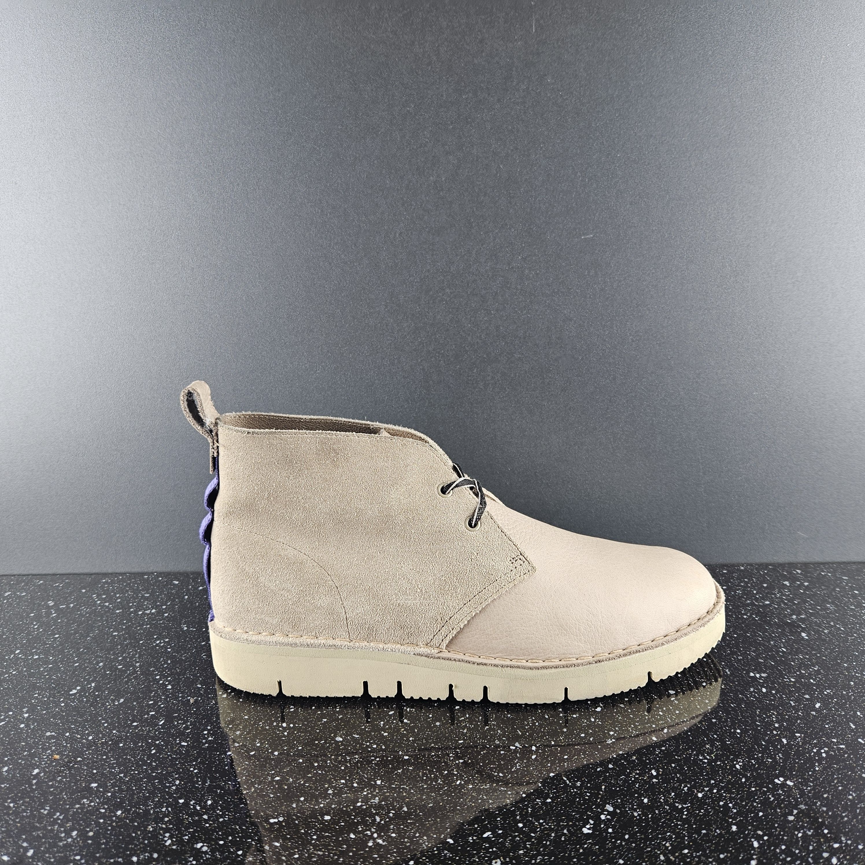 Clarks Clarks Chukka boots beige leather Size US 9 / EU 42 - 1 Thumbnail