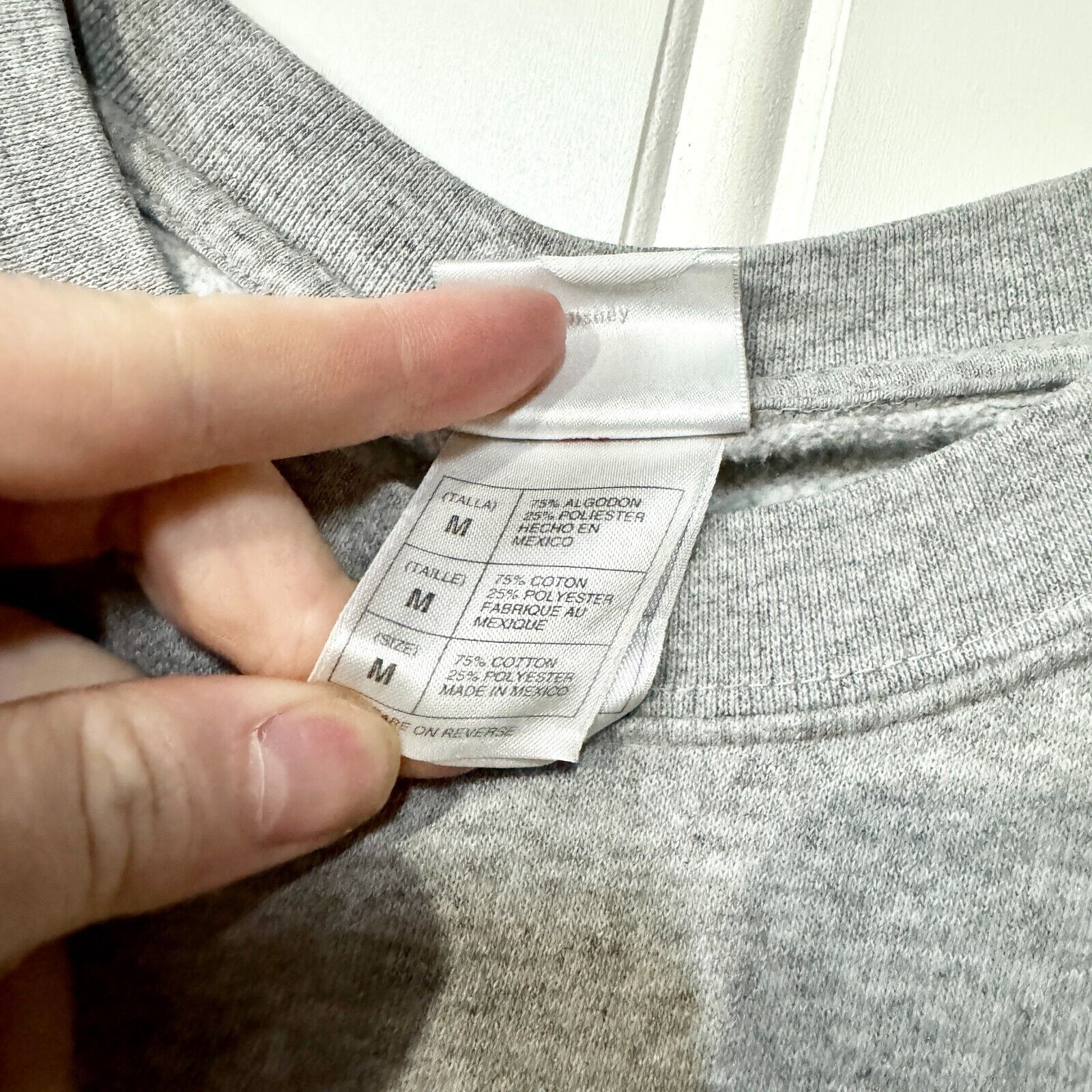 Disney Disney Store Sweater Size Medium Whinnie The Pooh Grey Size M / US 6-8 / IT 42-44 - 3 Thumbnail