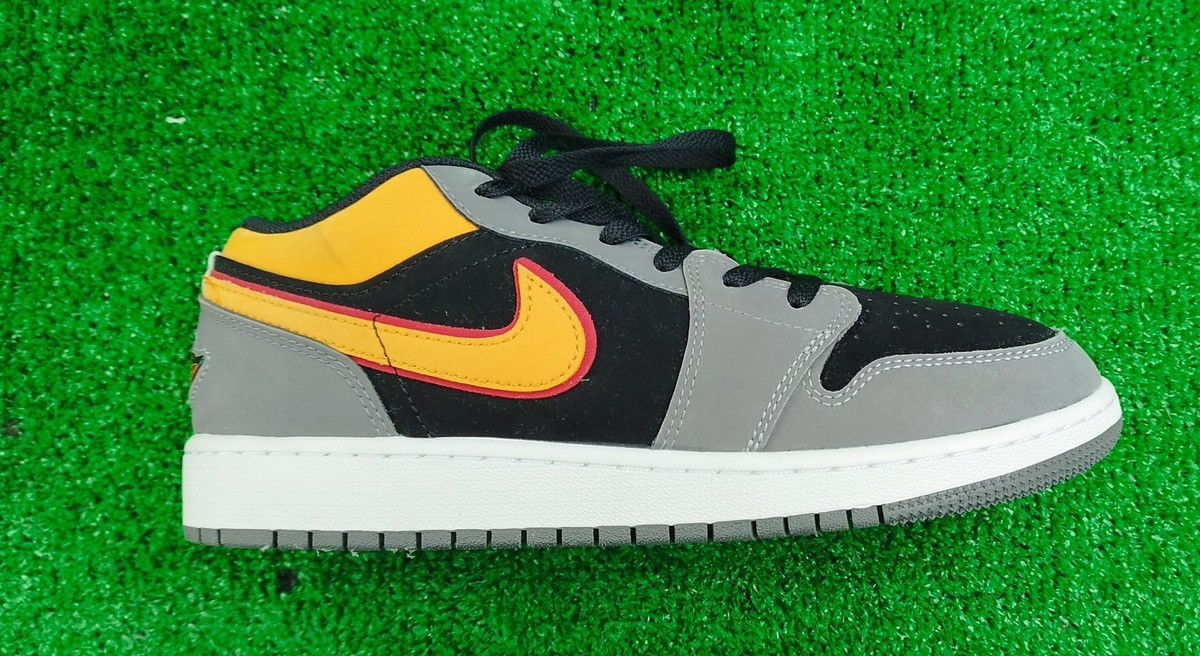 Jordan Brand Shoes Air Jordan 1 SE Low (GS) Size US 7.5 / IT 37.5 - 5 Thumbnail