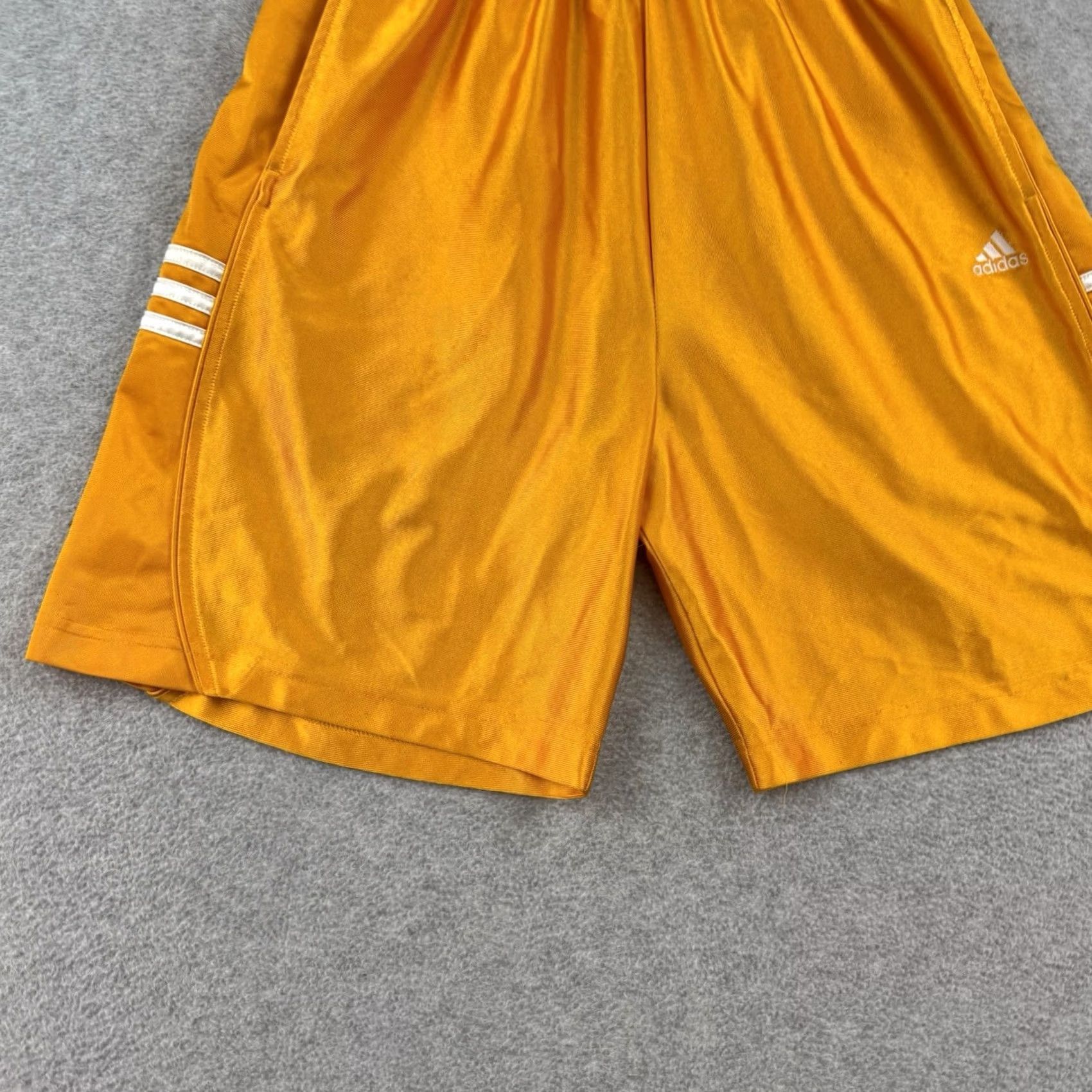 Adidas VINTAGE Adidas Dazzle Shorts Athletic Drawstring M Men's Yellow 100% Polyester Basketball USA 7in Inseam Size US 31 - 2 Thumbnail