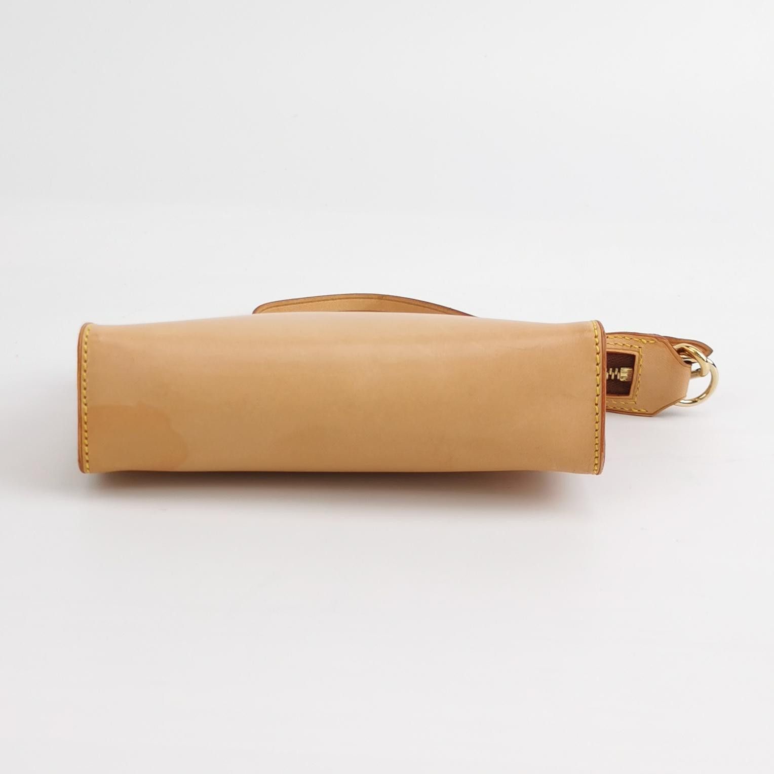 Louis Vuitton Louis Vuitton (LV) Vegetable Tanned Leather Solid Color Let Size ONE SIZE - 1 Thumbnail