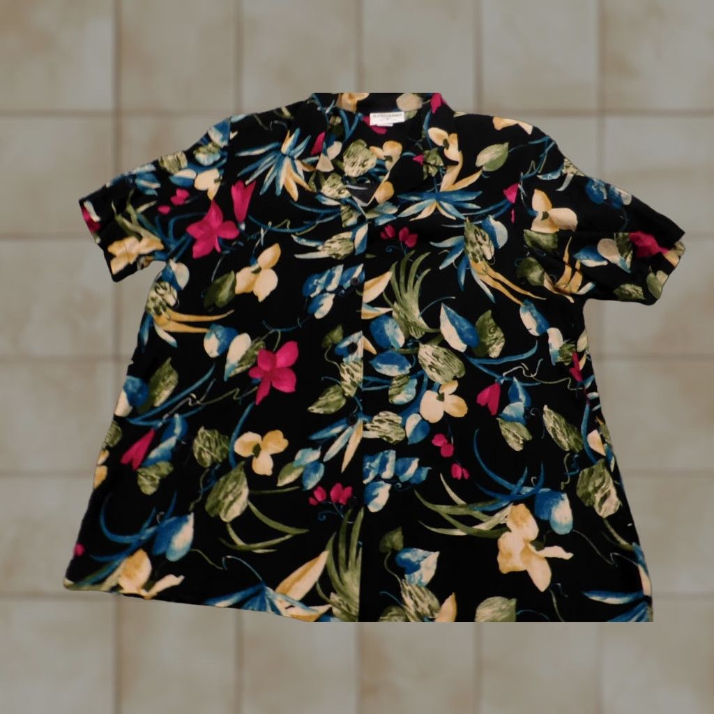 Vintage Alfred Dunner Button-Up Shirt Womens Black Floral Short Sleeve 16 Crew Neck Button Vintage? No, Regular Fit, Polyester, Casual Island Vibes Size XXL / US 16-18 / IT 52-54 - 1 Thumbnail