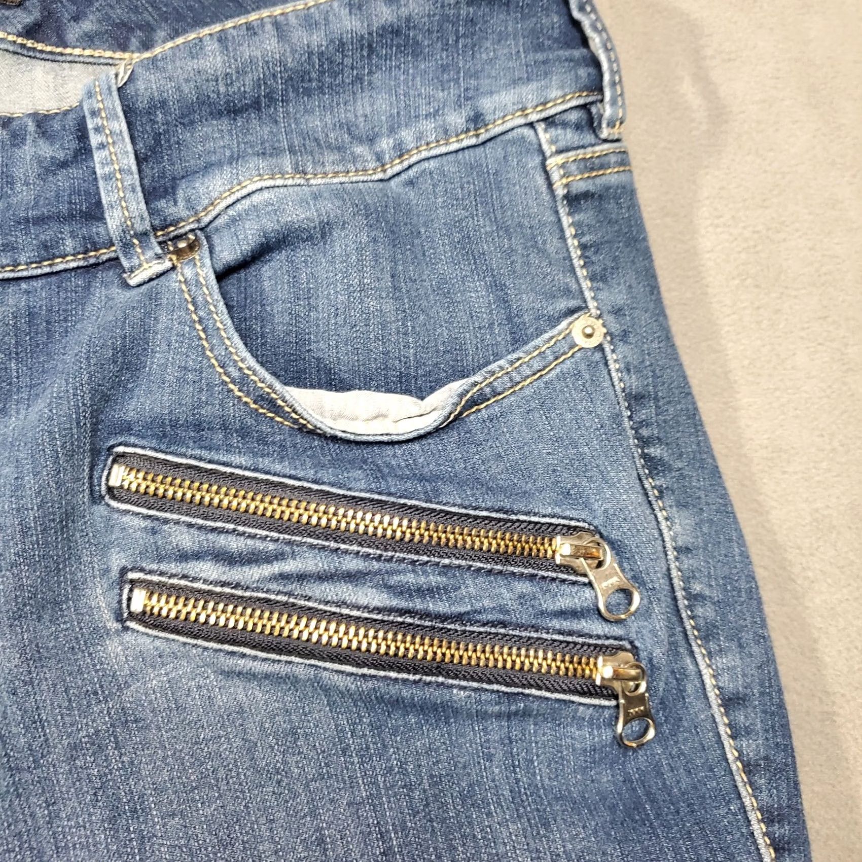 Torrid Torrid Jeans Womens 18 R Blue Jegging 34x27 3 Button Denim Double Zipper Shirt? Size 40" / US 18 - 6 Thumbnail
