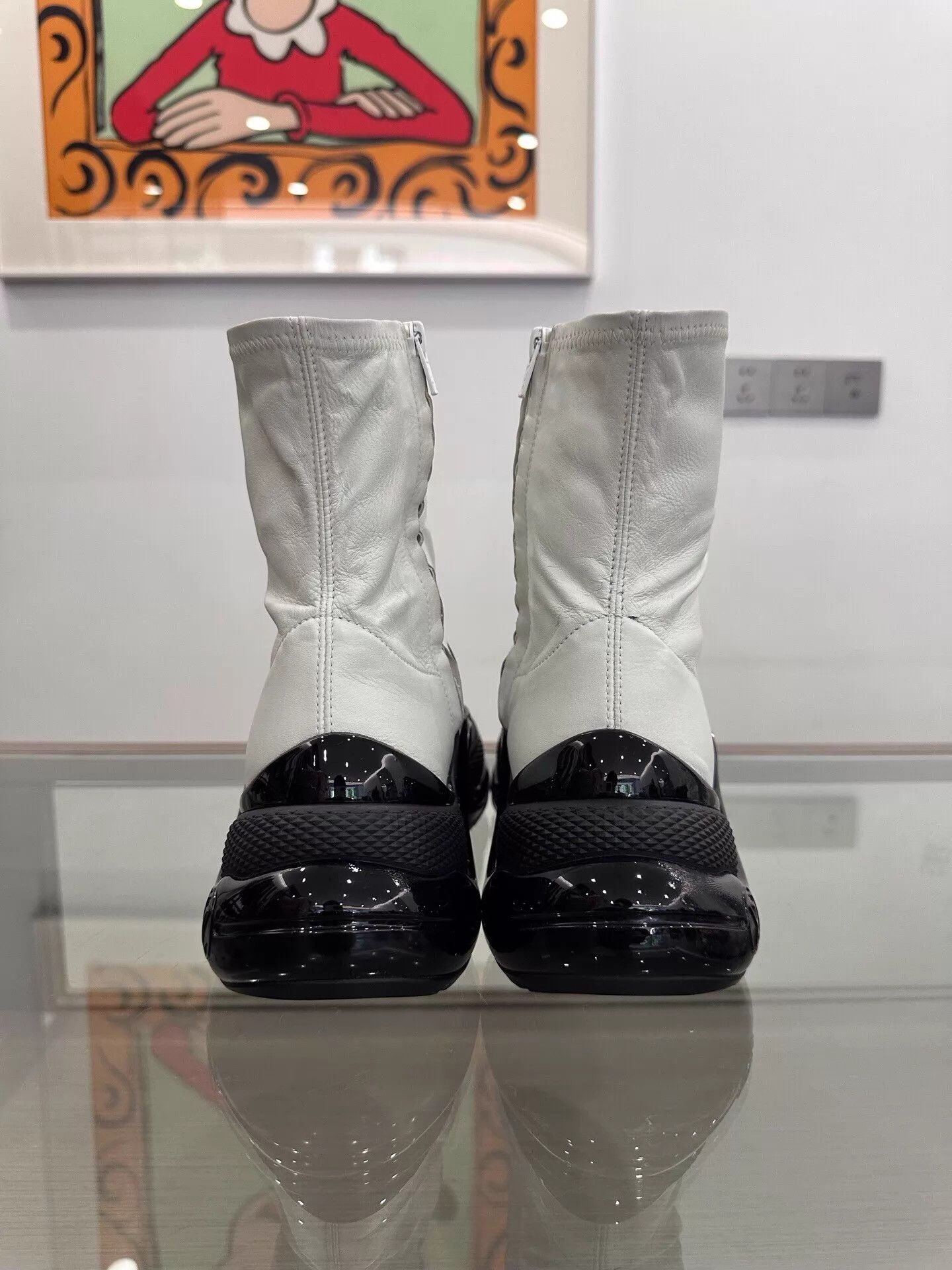 Louis Vuitton LV Archlight 1.0 Women's B&W Patent Sneaker Silver Logo Size US 7 / IT 37 - 5 Thumbnail