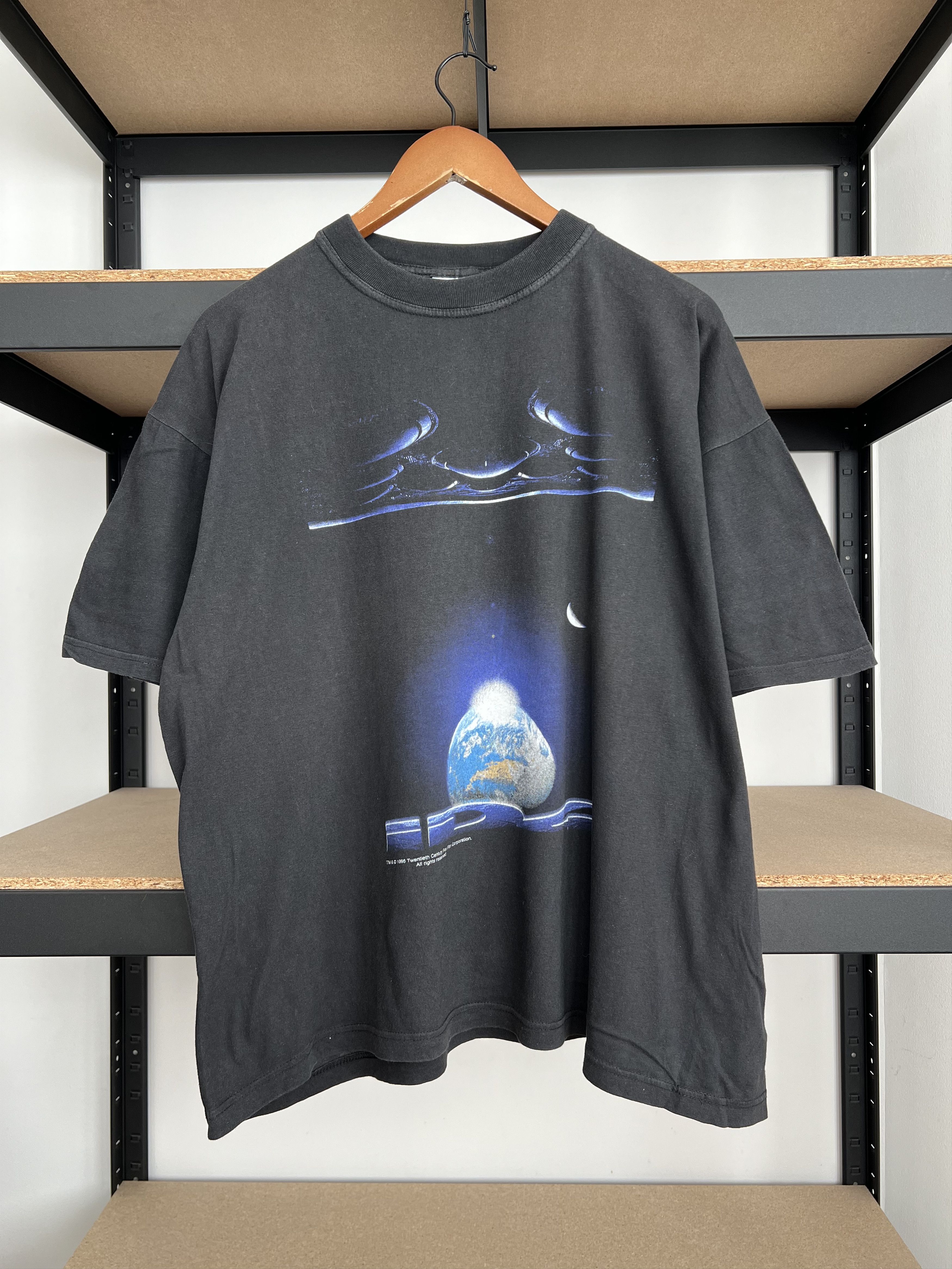 Vintage Vintage 1996 Independence Day ID4 Movie Black T-shirt Size US XL / EU 56 / 4 - 1 Thumbnail