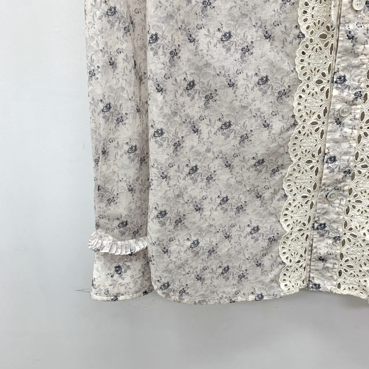 Celine Celine All-over Floral Print Bow Tie Long Sleeve Shirt K26WX Size S / US 4 / IT 40 - 4 Thumbnail