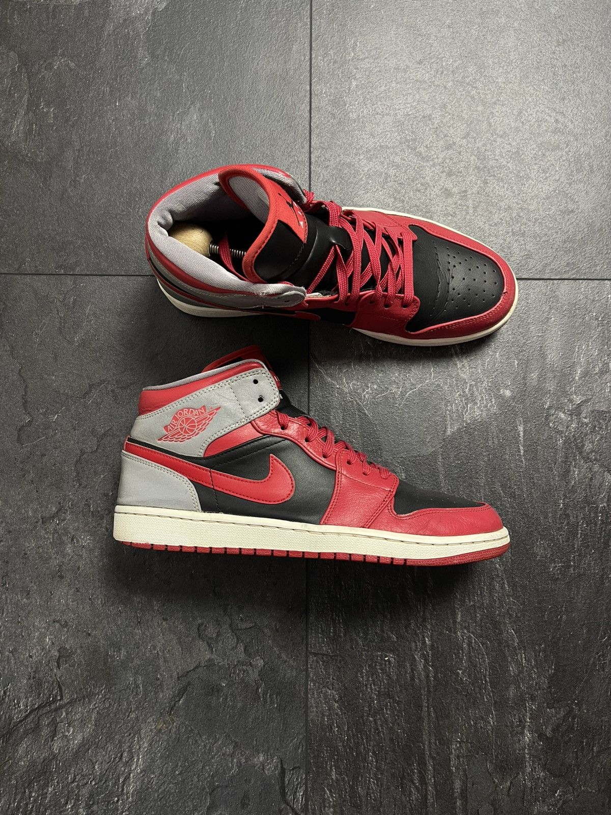 Streetwear Vintage Nike air jordan 1 mid fire red reflective Size US 10 / EU 43 - 1 Thumbnail