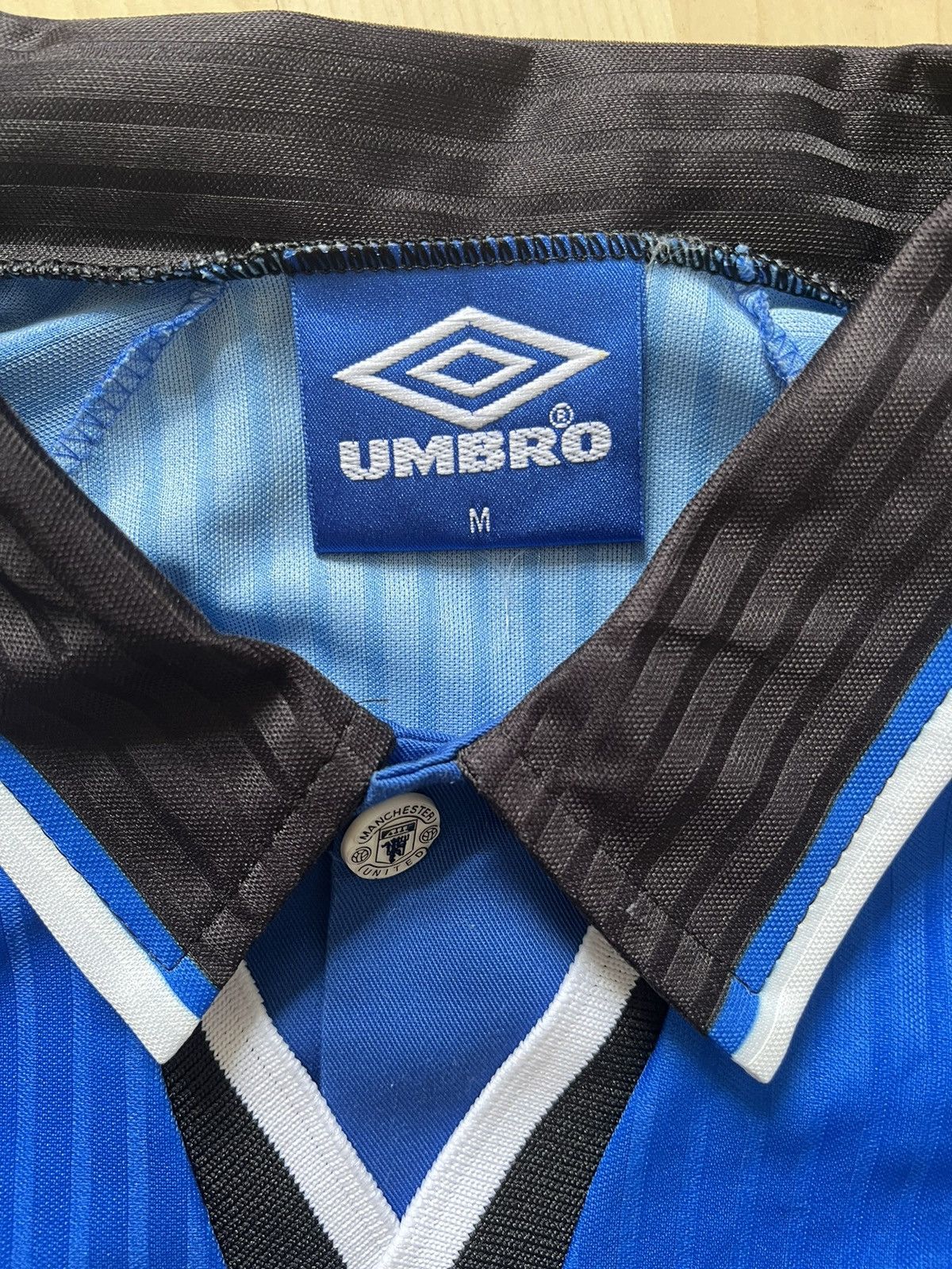 Umbro Mamchester United jersey 1996/1997 away Size US M / EU 48-50 / 2 - 3 Thumbnail