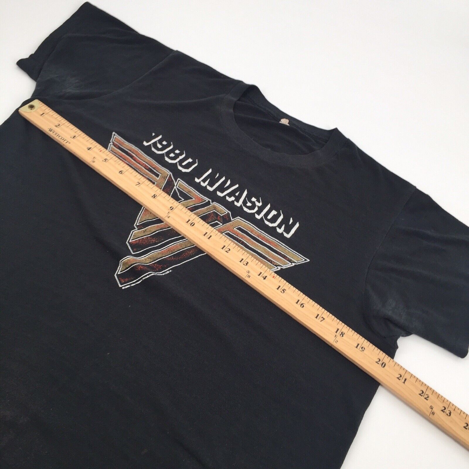 Vintage Vintage 1980 Van Halen Invasion Tour Band T-Shirt Size US L / EU 52-54 / 3 - 6 Thumbnail