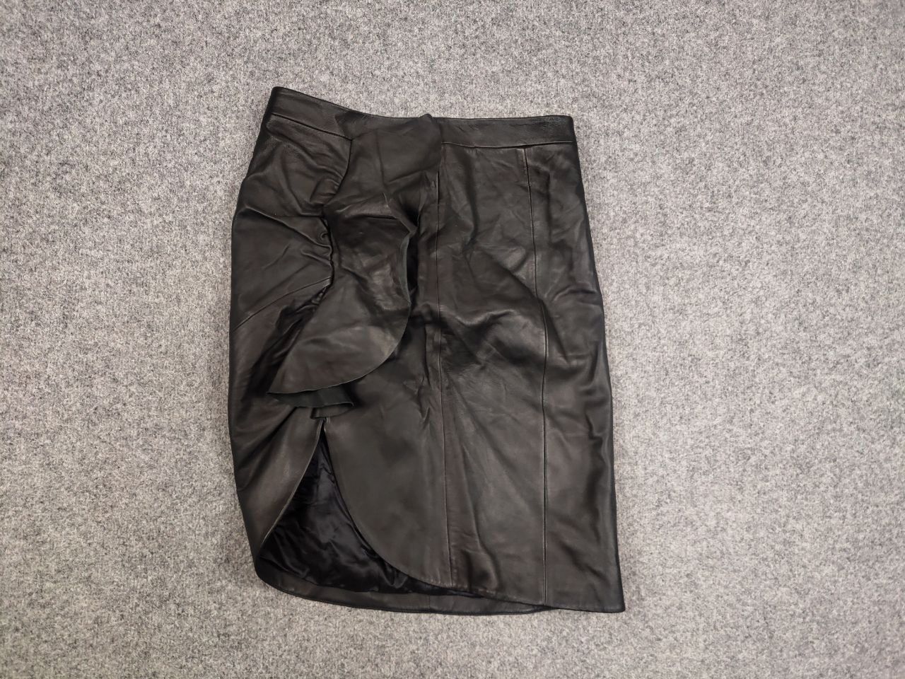 Designer Uterque Designer Black Leather Midi Skirt Size 30" / US 8 / IT 44 - 8 Thumbnail