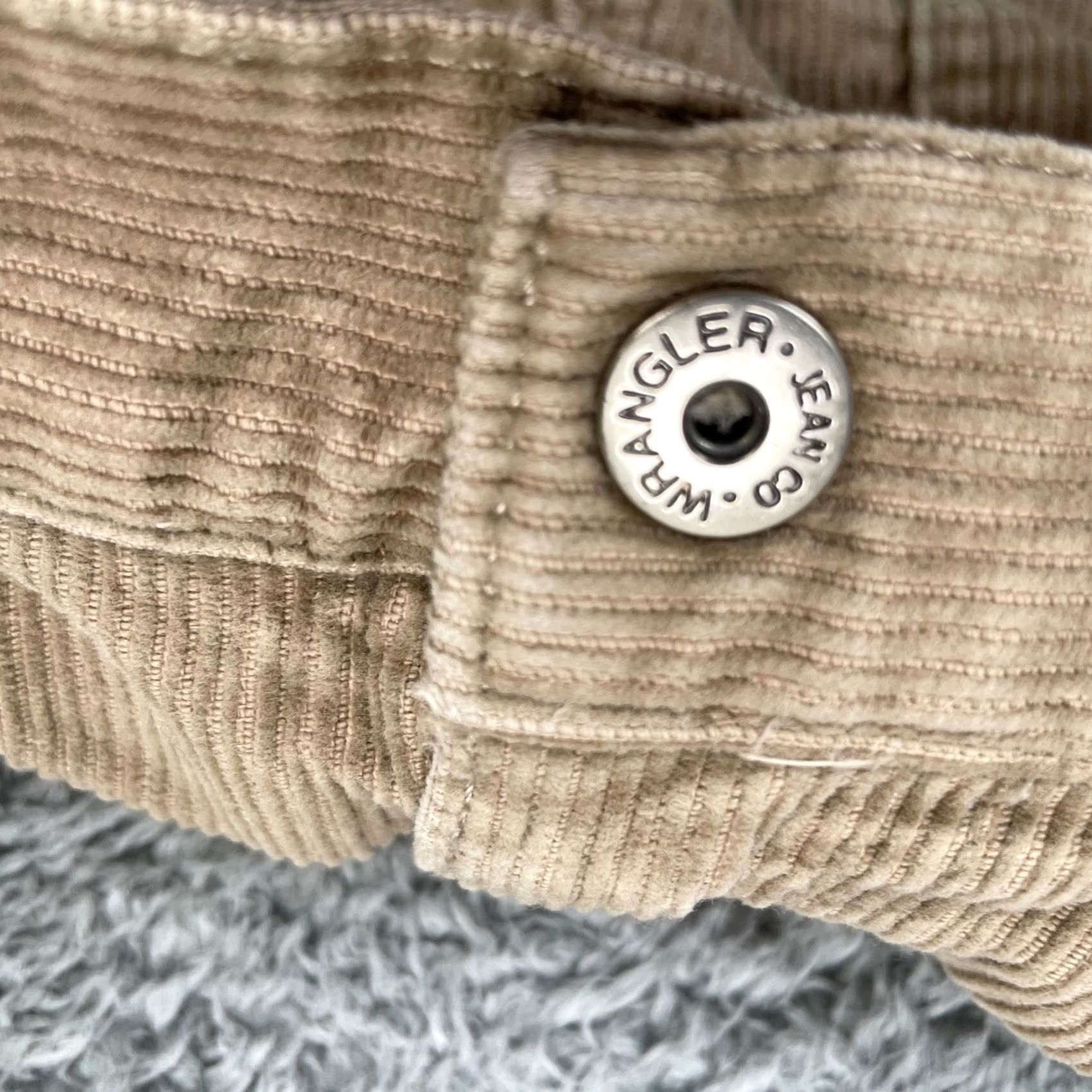 Wrangler VINTAGE Wrangler Pants Womens 18 Brown Corduroy Bootcut Straight Leg Western Jeans Pants Women Brown Corduroy 18 Wrangler Size 40" / US 18 - 4 Thumbnail