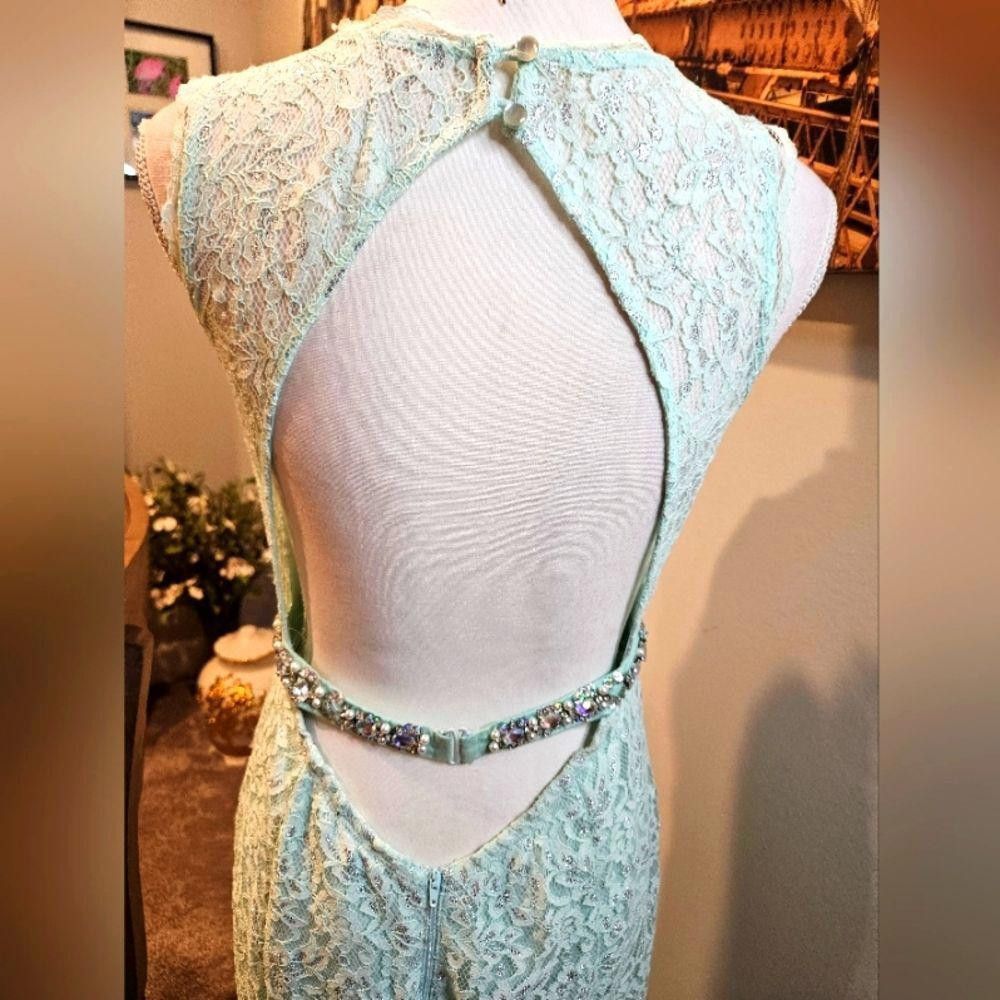 Designer Elegant Mint Green Lace Evening Gown Size M / US 6-8 / IT 42-44 - 4 Thumbnail