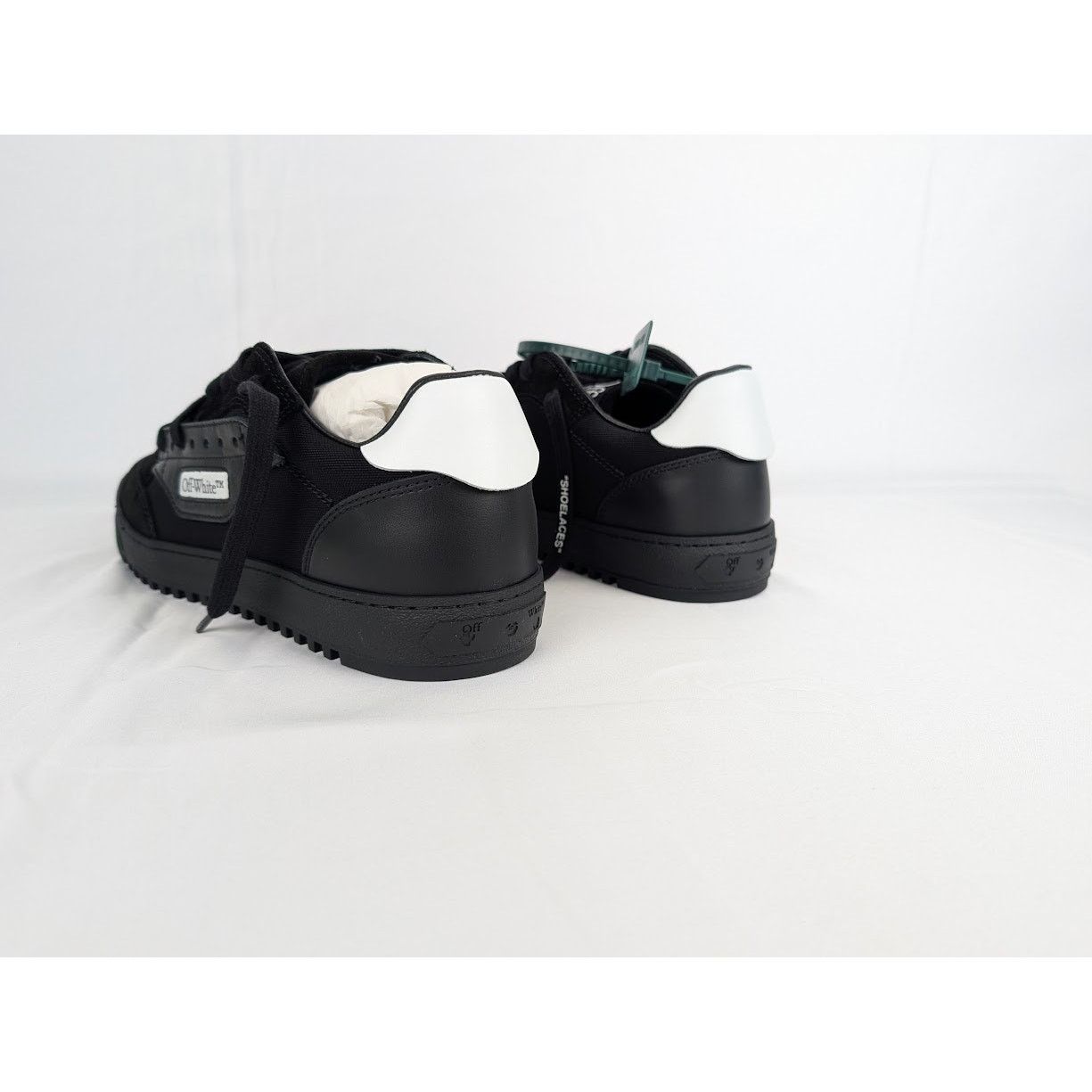 Off-White o1rshd1 Low-Top Sneakers in Black Size US 8 / EU 41 - 8 Thumbnail