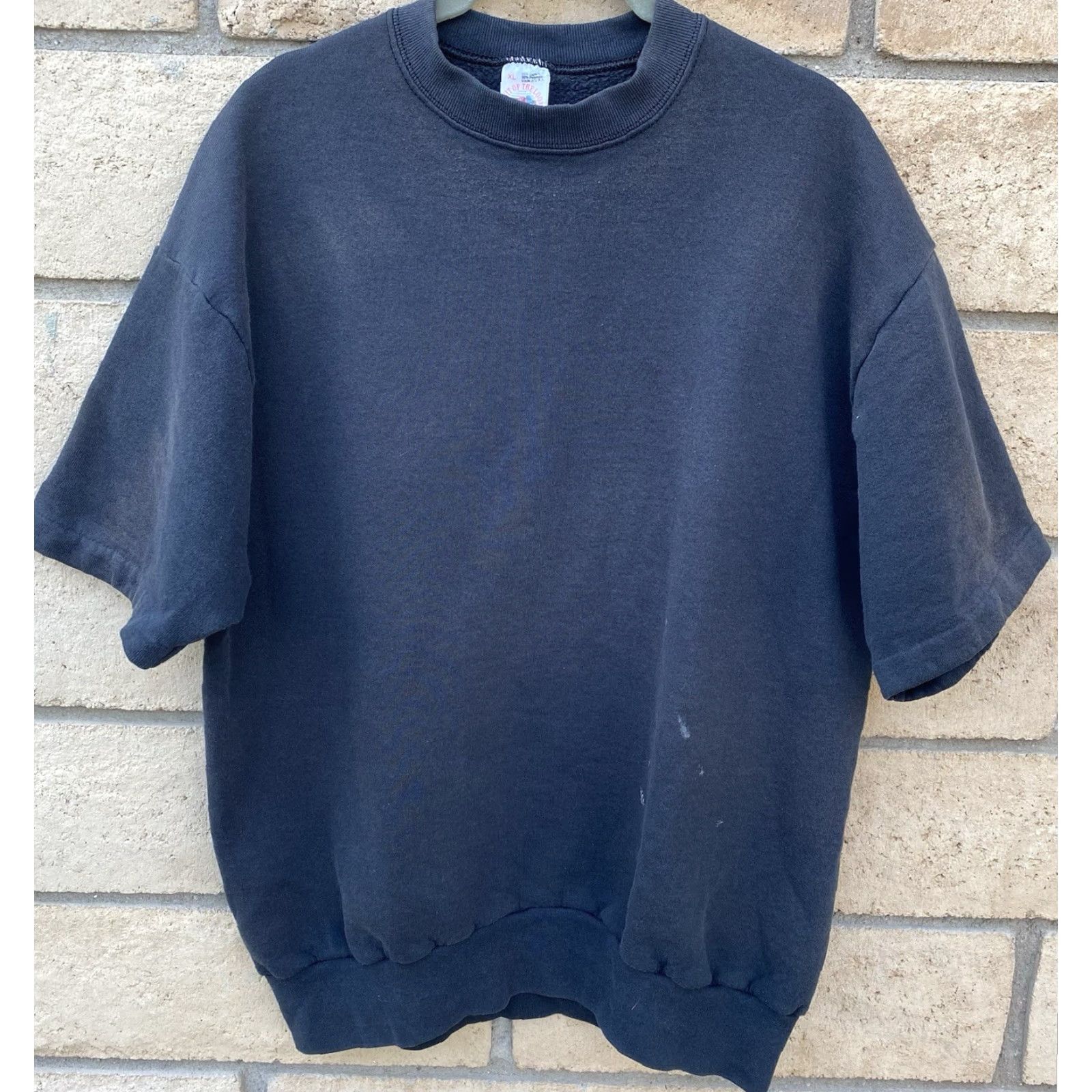 Fruit Of The Loom VINTAGE Fruit of the Loom Sweatshirt Short Sleeve XL Black Mens Pullover Vintage Cotton Blend Distressed Paint Likely Fading Ladies? Size US XL / EU 56 / 4 - 3 Thumbnail