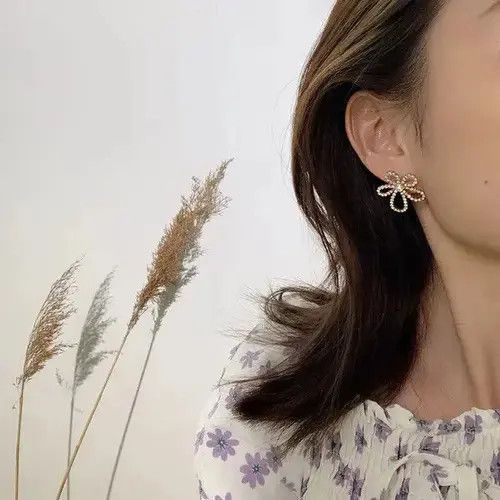 Japanese Brand Women's Colorful Crystal Flower Stud Earrings Size ONE SIZE - 3 Thumbnail