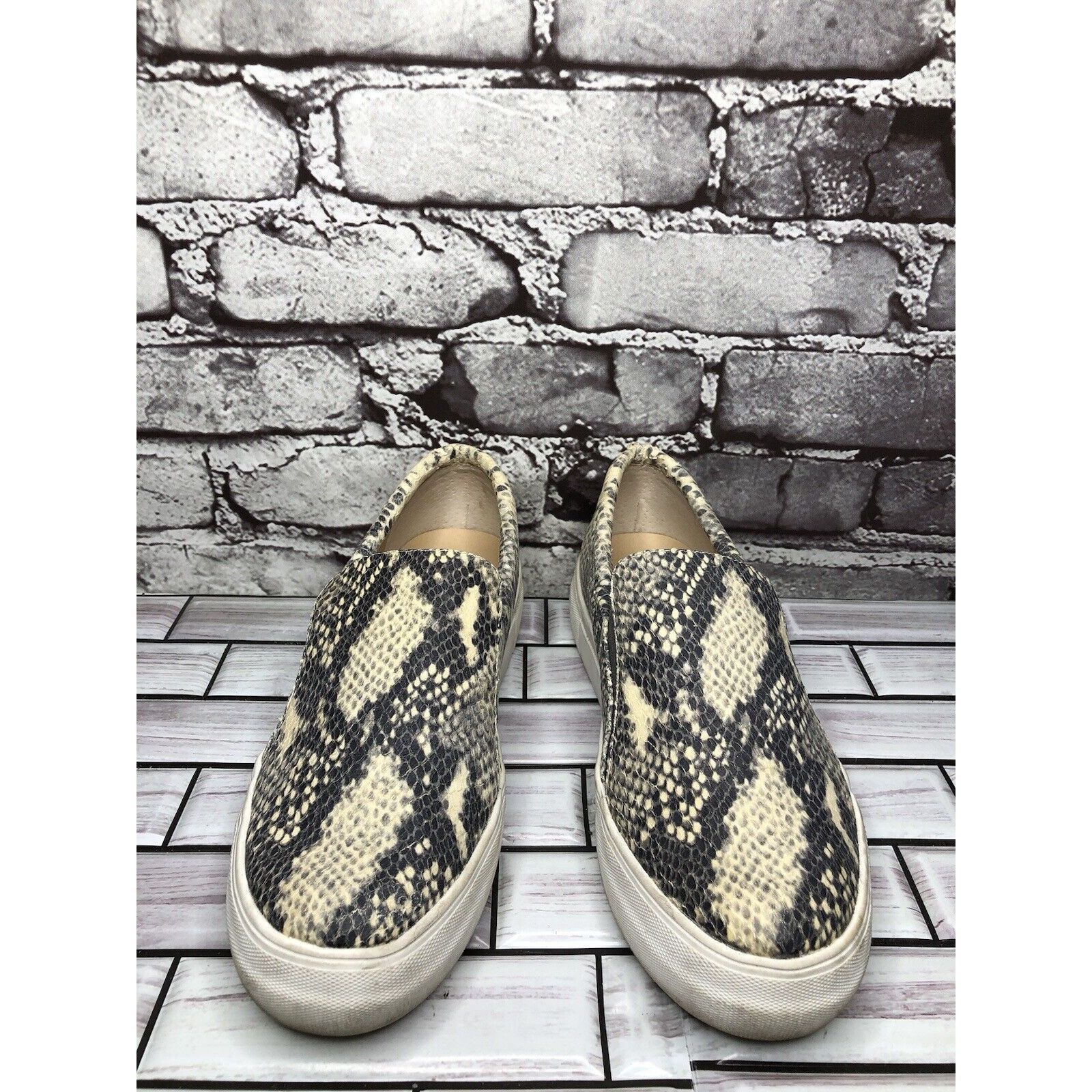 Vince Camuto Vince Camuto Korli 2 Ivory Leather SnakeSkin Slip On Sneaker Size US 7.5 / IT 37.5 - 14 Thumbnail