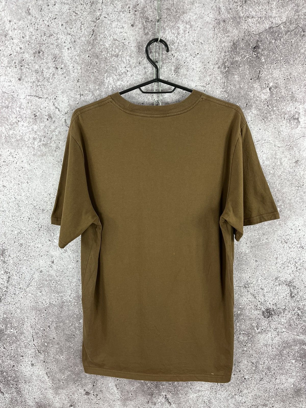 Carhartt Carhartt Wip Tee Centre Big Logo T-Shirt Brown Y2K Size M Size US M / EU 48-50 / 2 - 6 Thumbnail