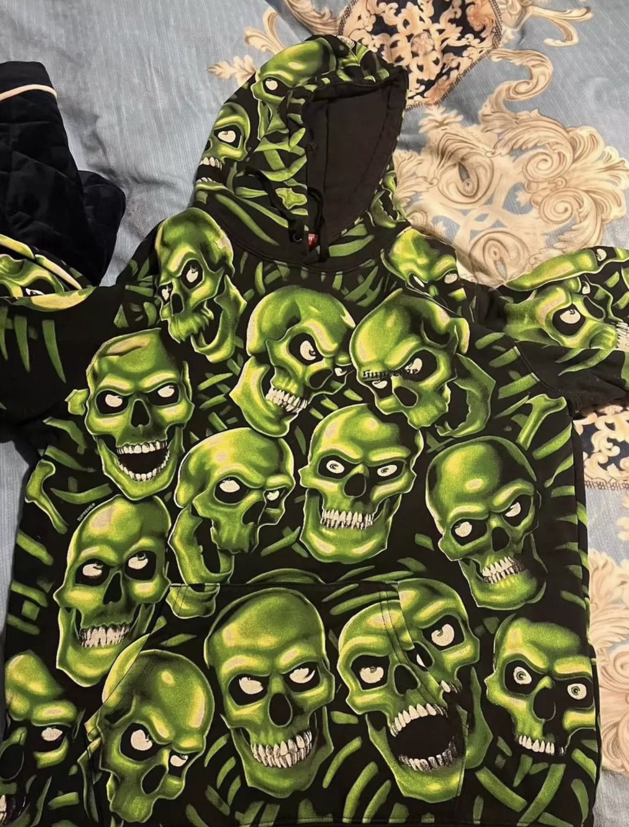 Supreme skulls outlet hoodie