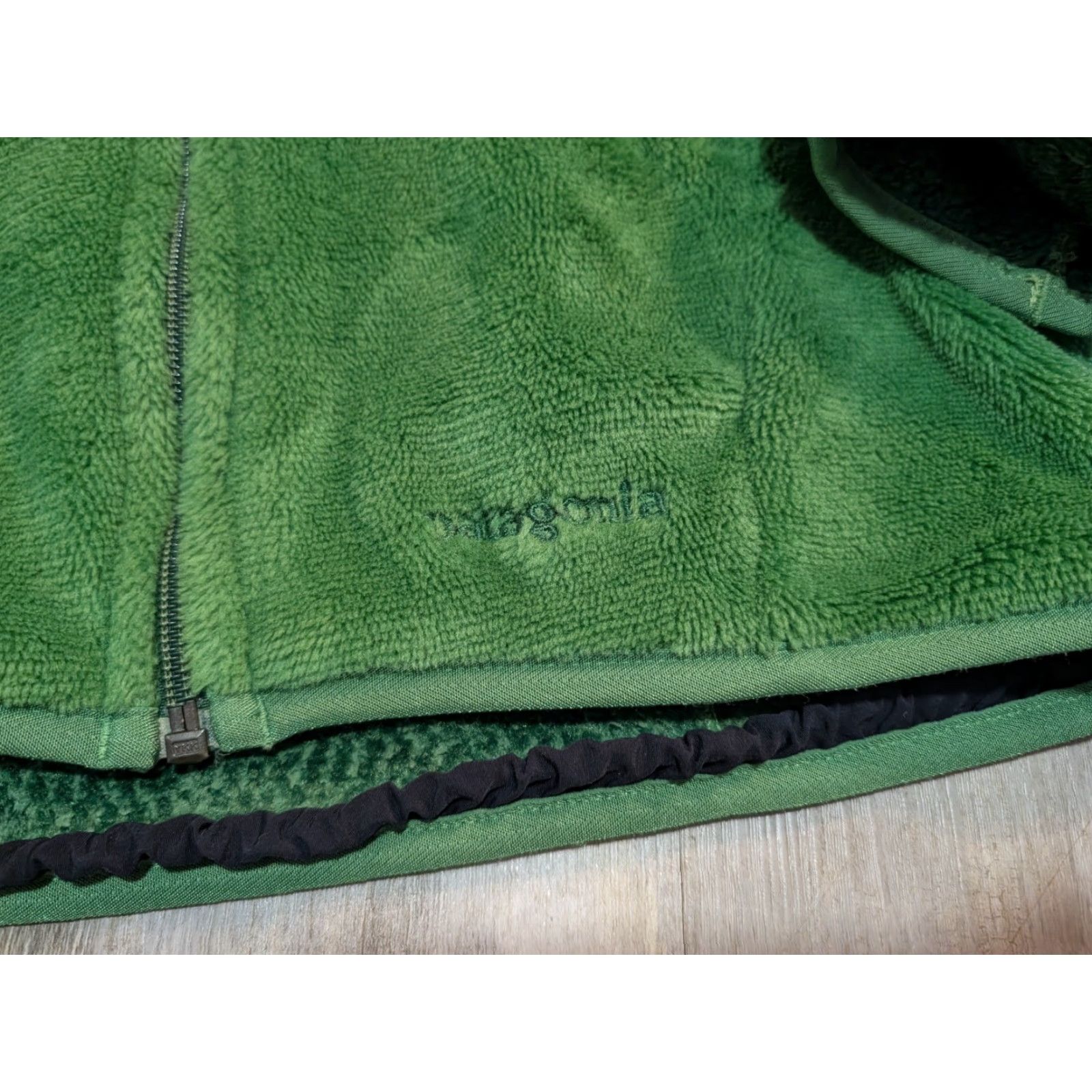 Patagonia Patagonia Jacket Women’s Size Small Regulator Polartec Fleece Zip Green Full Zip Pockets Slim Fit Basic Jacket, Regular Dept Women Size S / US 4 / IT 40 - 2 Thumbnail